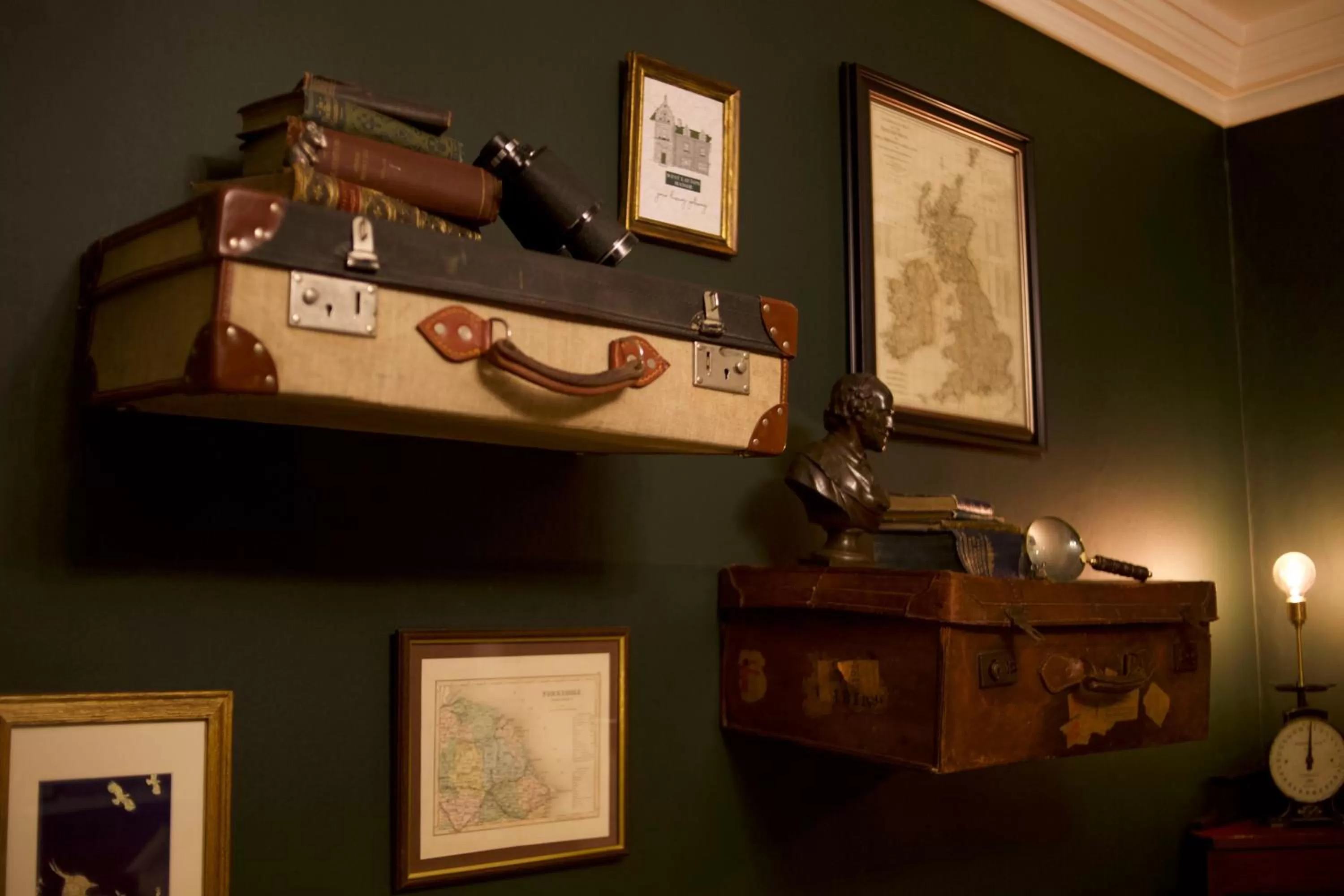 Lounge or bar in West Layton Manor