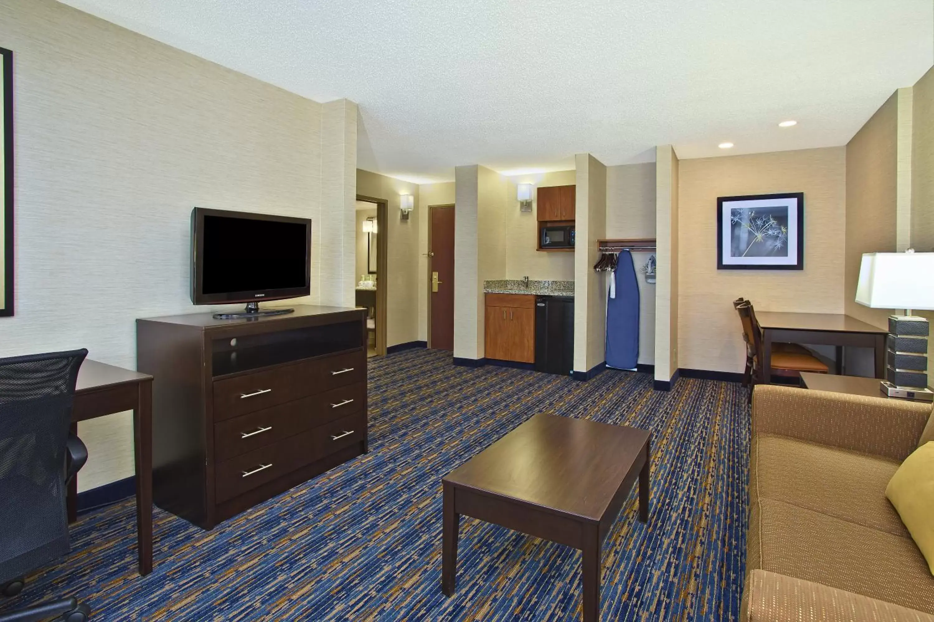 King Suite in Holiday Inn Express and Suites Pittsburgh West Mifflin by IHG King Suite in Holiday Inn Express and Suites Pittsburgh West Mifflin by IHG