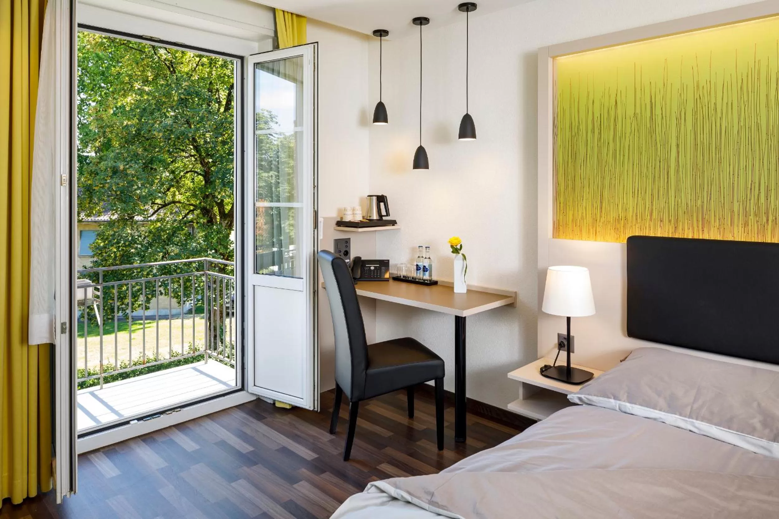 View (from property/room), Bed in Hotel Jardin Bern