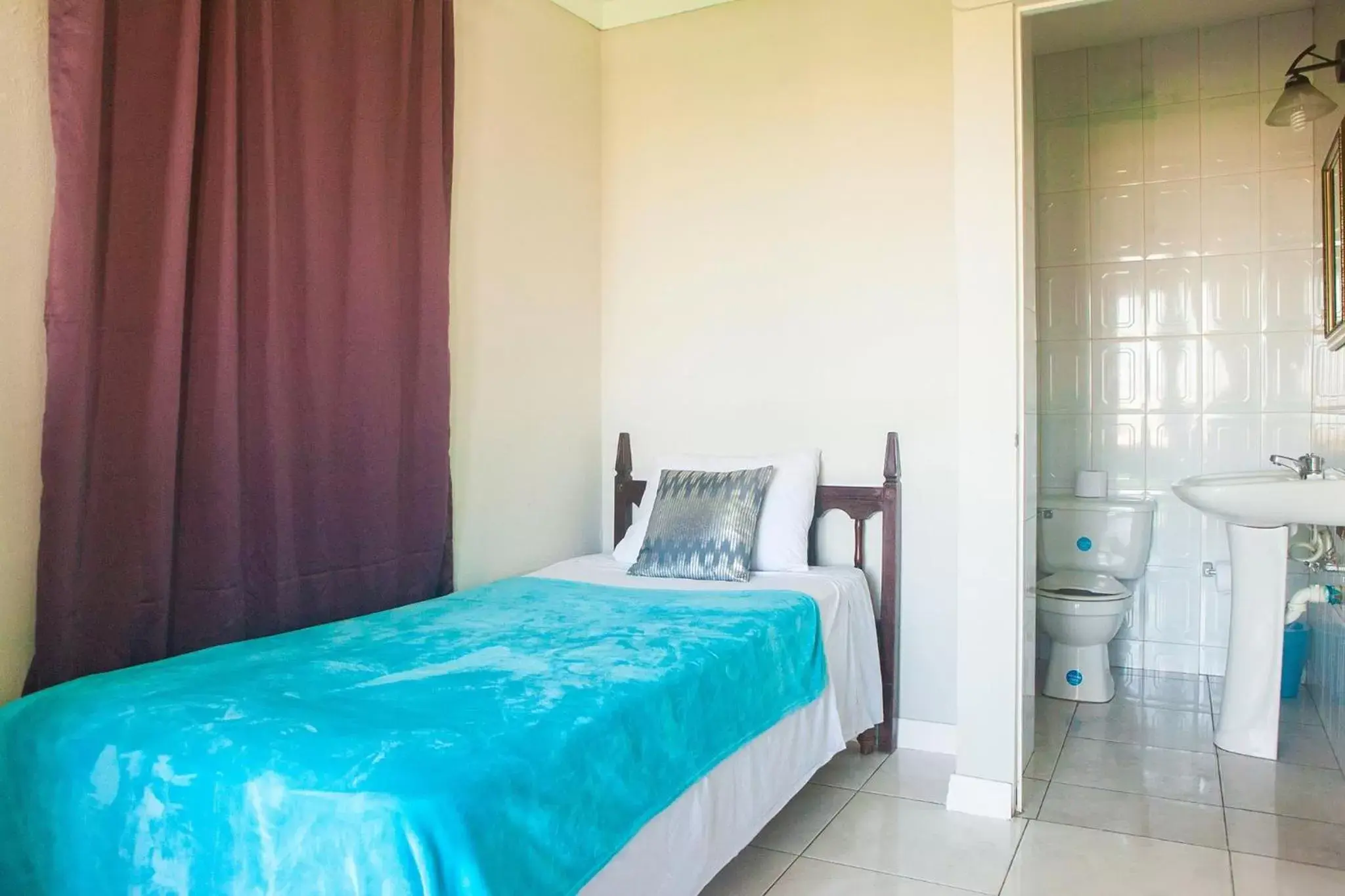 Economy Single Room in Caribic House Economy Single Room in Caribic House