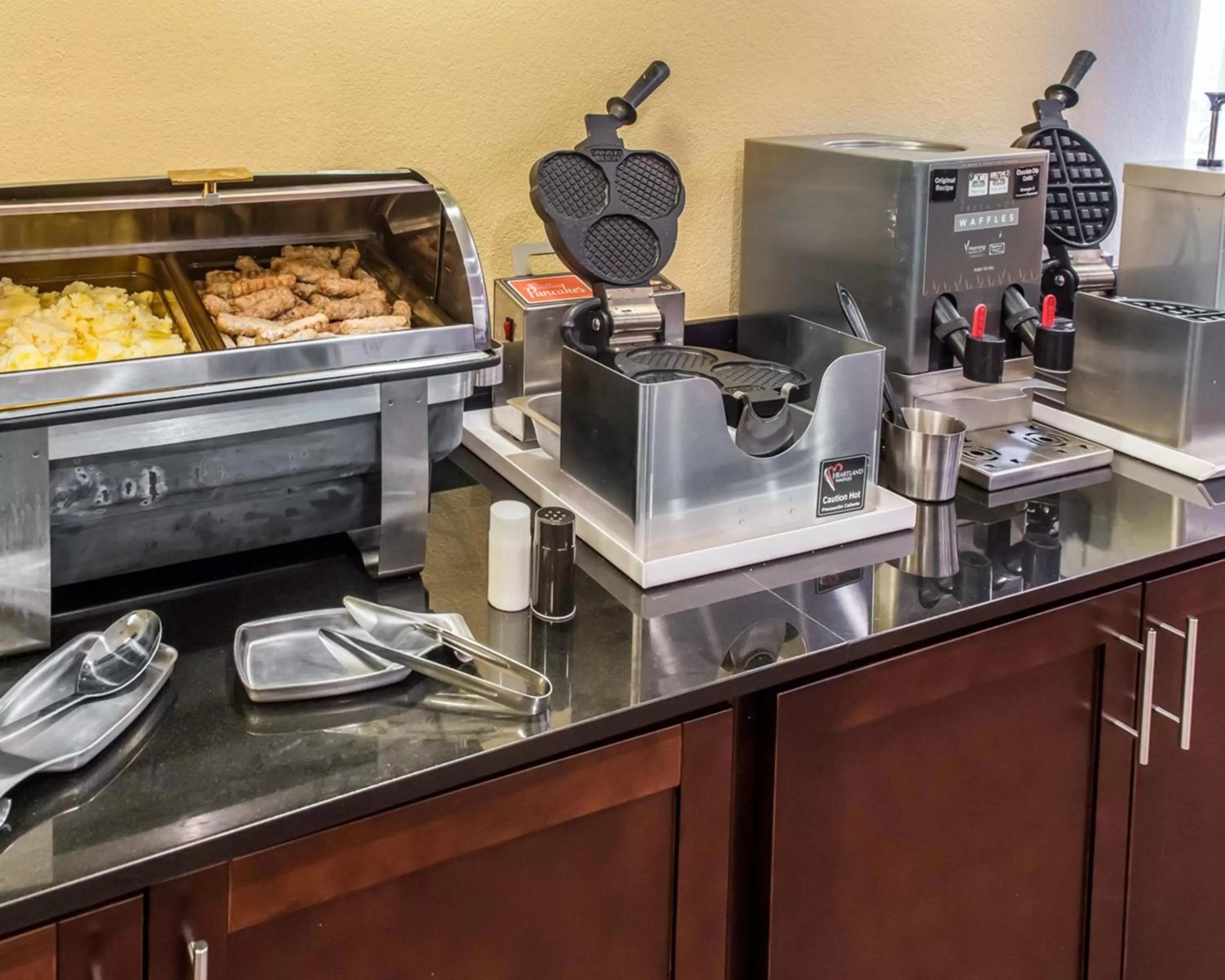 Food and drinks in MainStay Suites Pittsburgh Airport