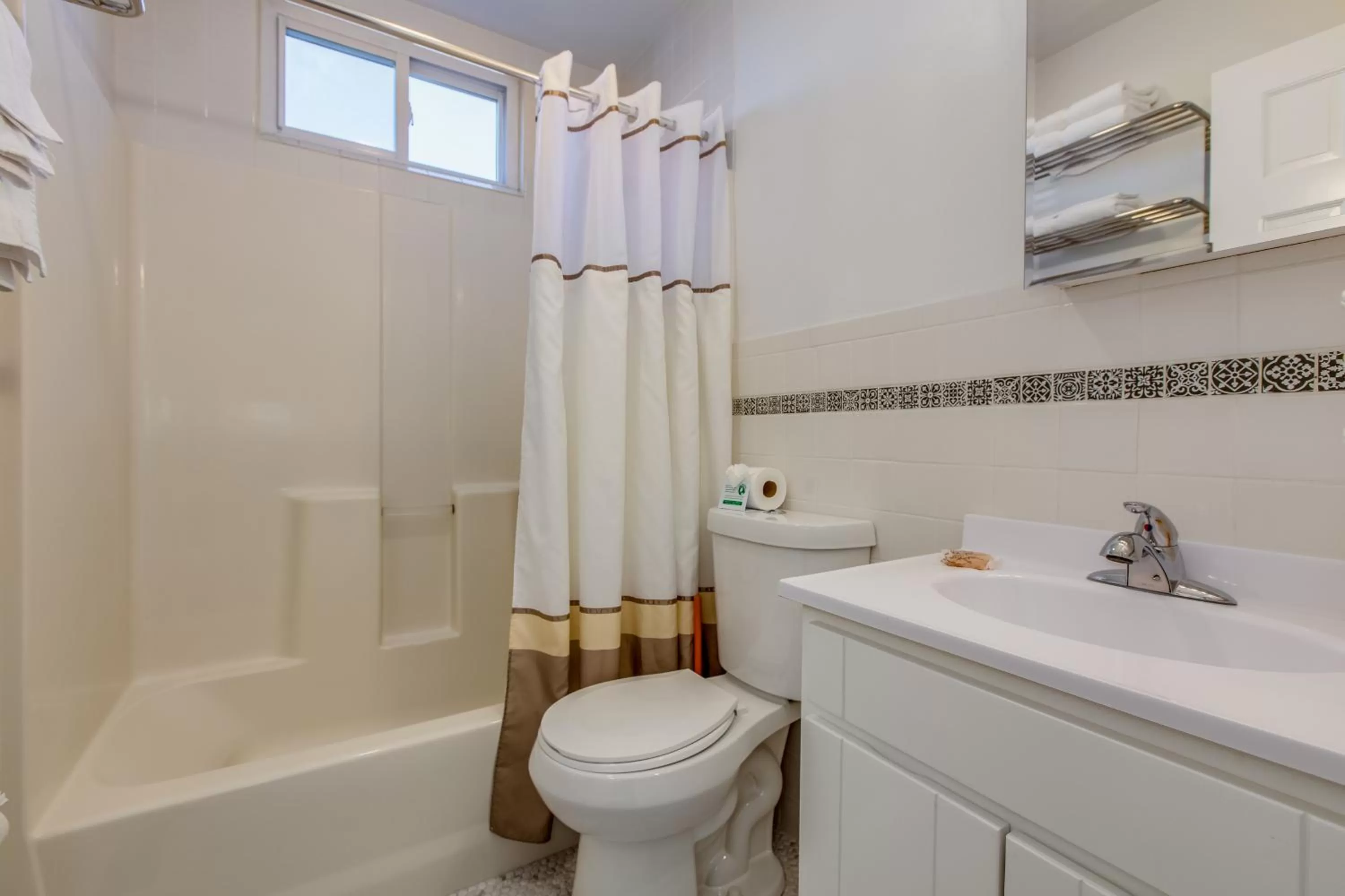 Colonial Shores Resort