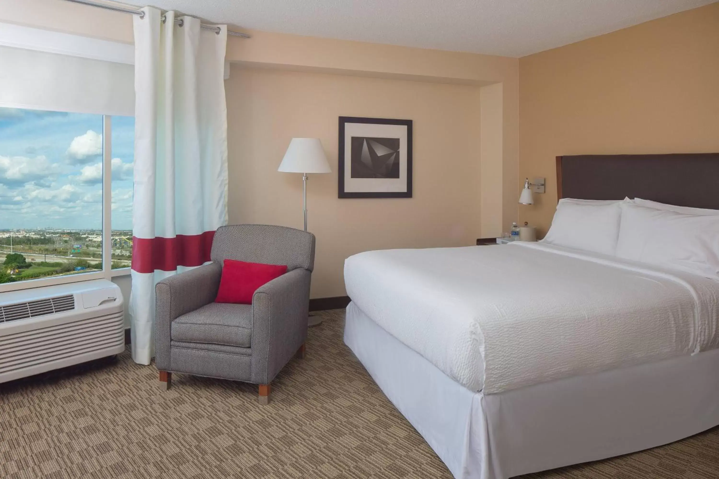 Accessible room, Guest room, 1 Queen in Four Points by Sheraton Orlando International Drive Accessible room, Guest room, 1 Queen in Four Points by Sheraton Orlando International Drive