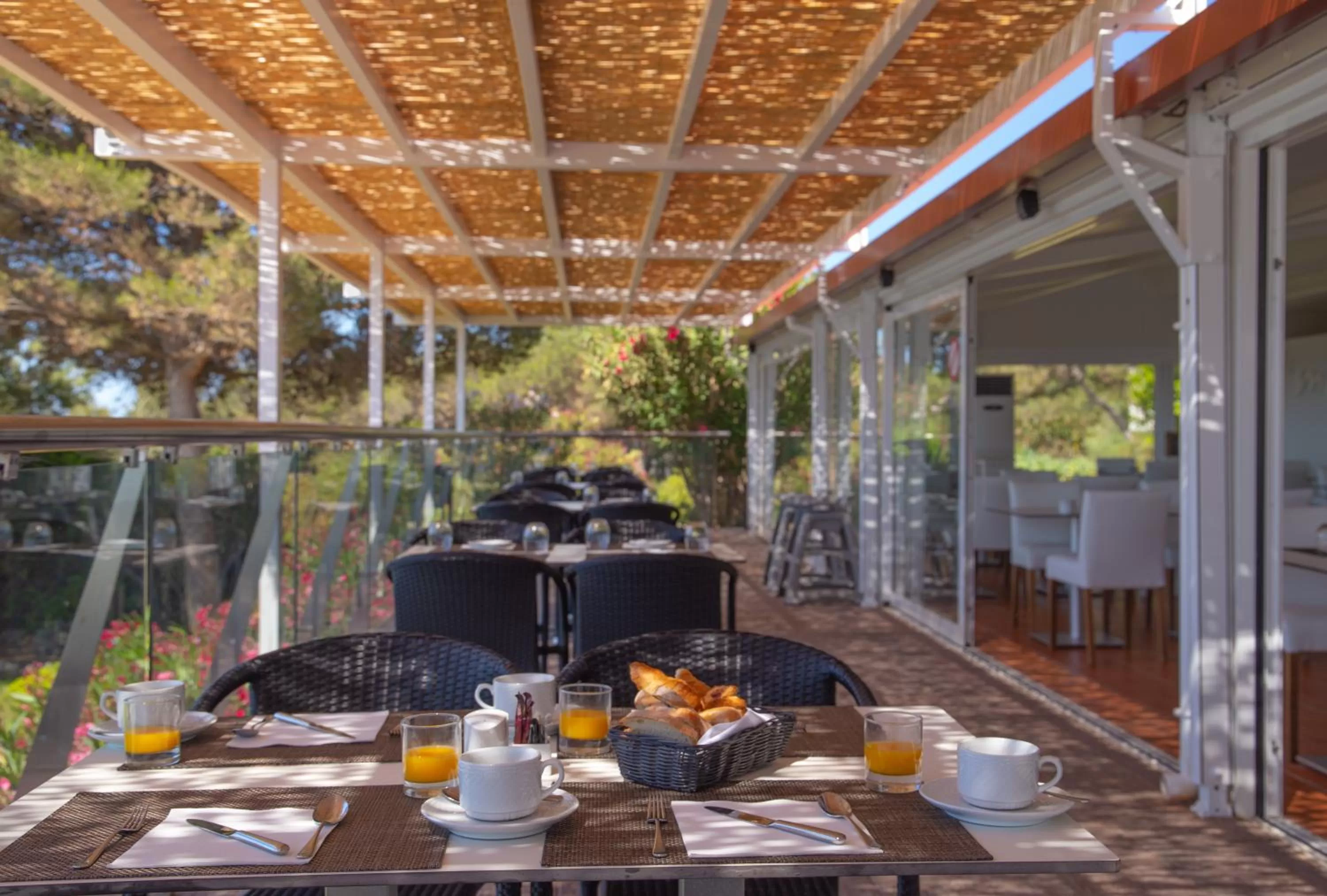 Restaurant/places to eat in Vila Alba Resort