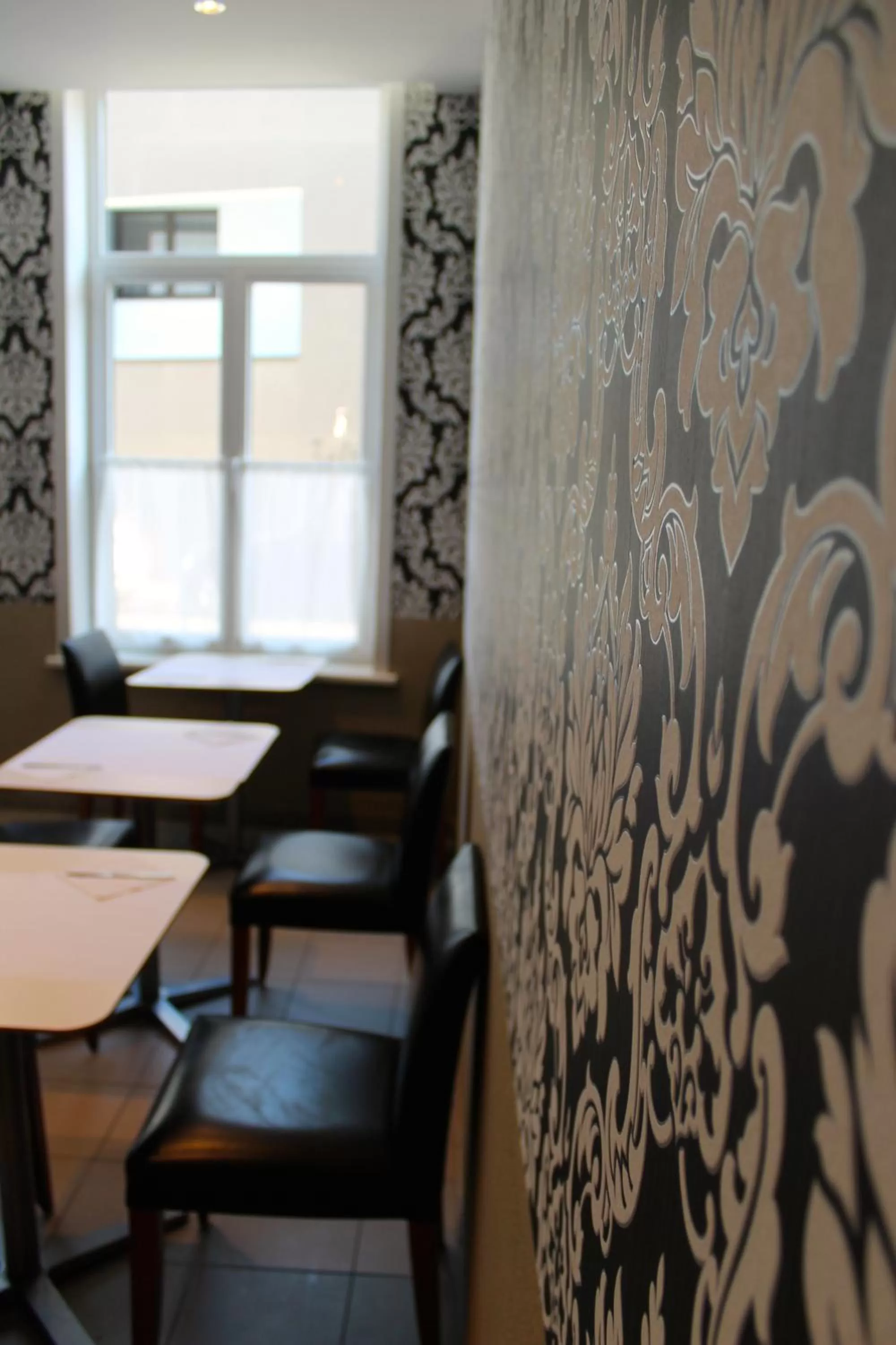 Restaurant/places to eat in Canalview Hotel Ter Reien