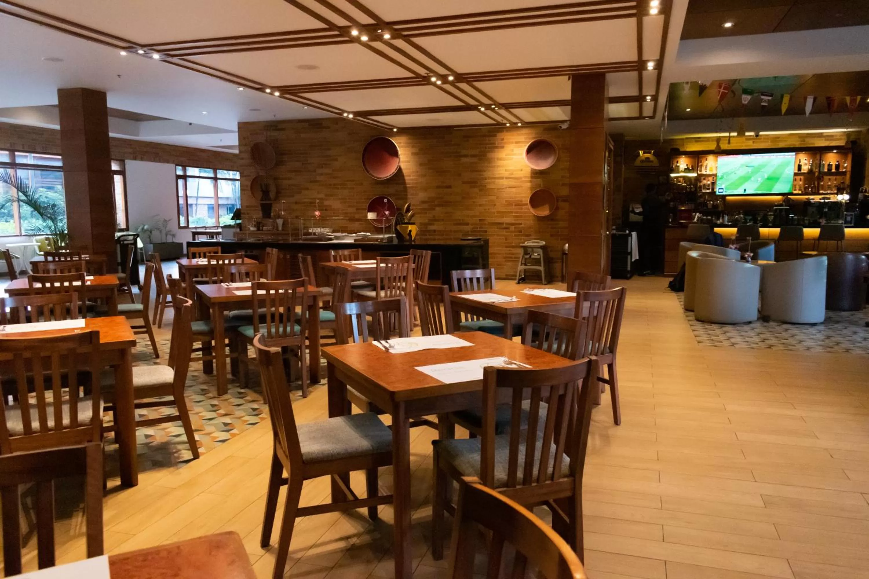 Restaurant/places to eat in Hotel Habitel Select