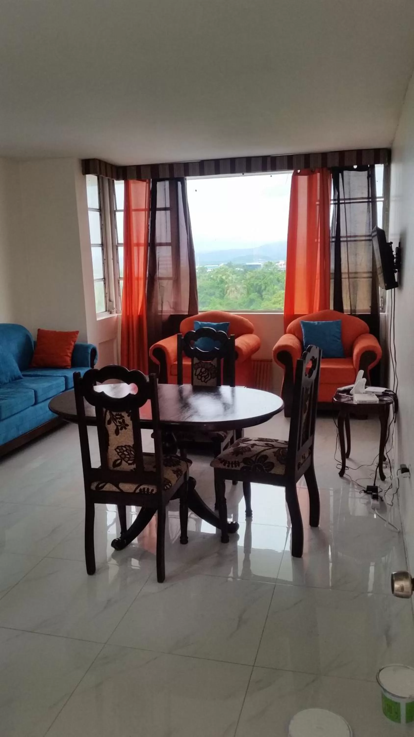 Food and drinks in Malia's New Kgn Apartment