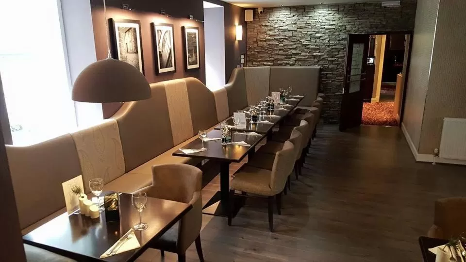 Restaurant/places to eat in The Fairburn Hotel