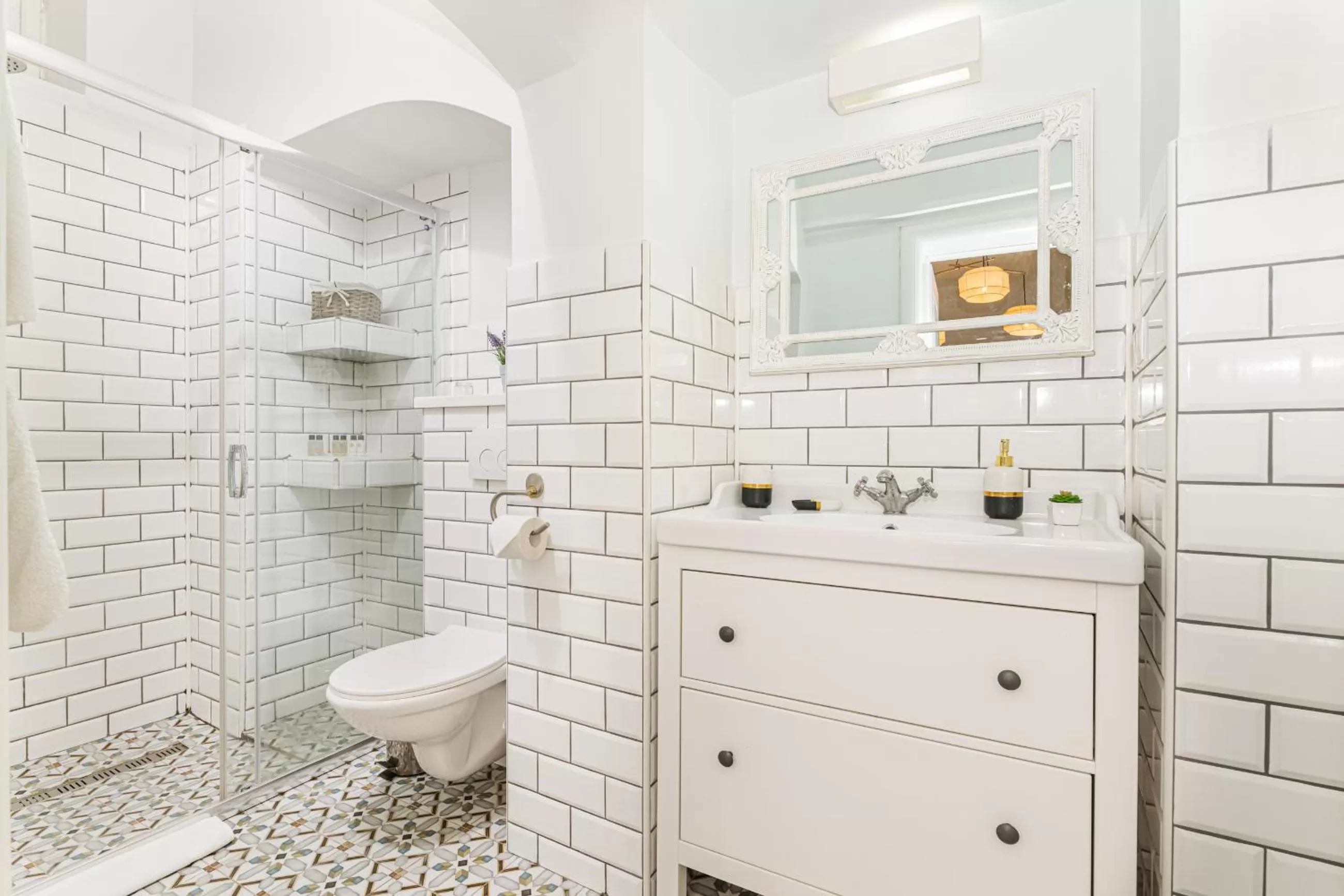 Bathroom in ALBERT RESIDENCE with PARKING