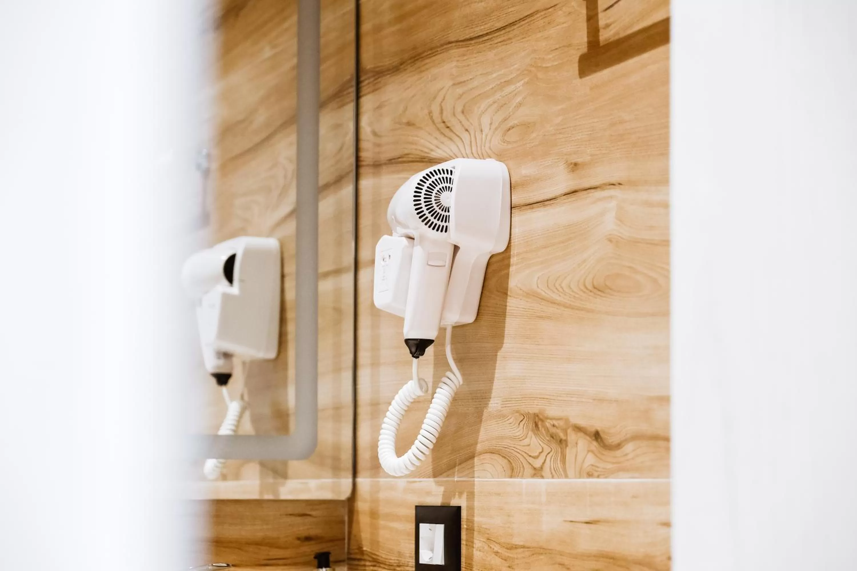 heating, Bathroom in Ledina Hotel