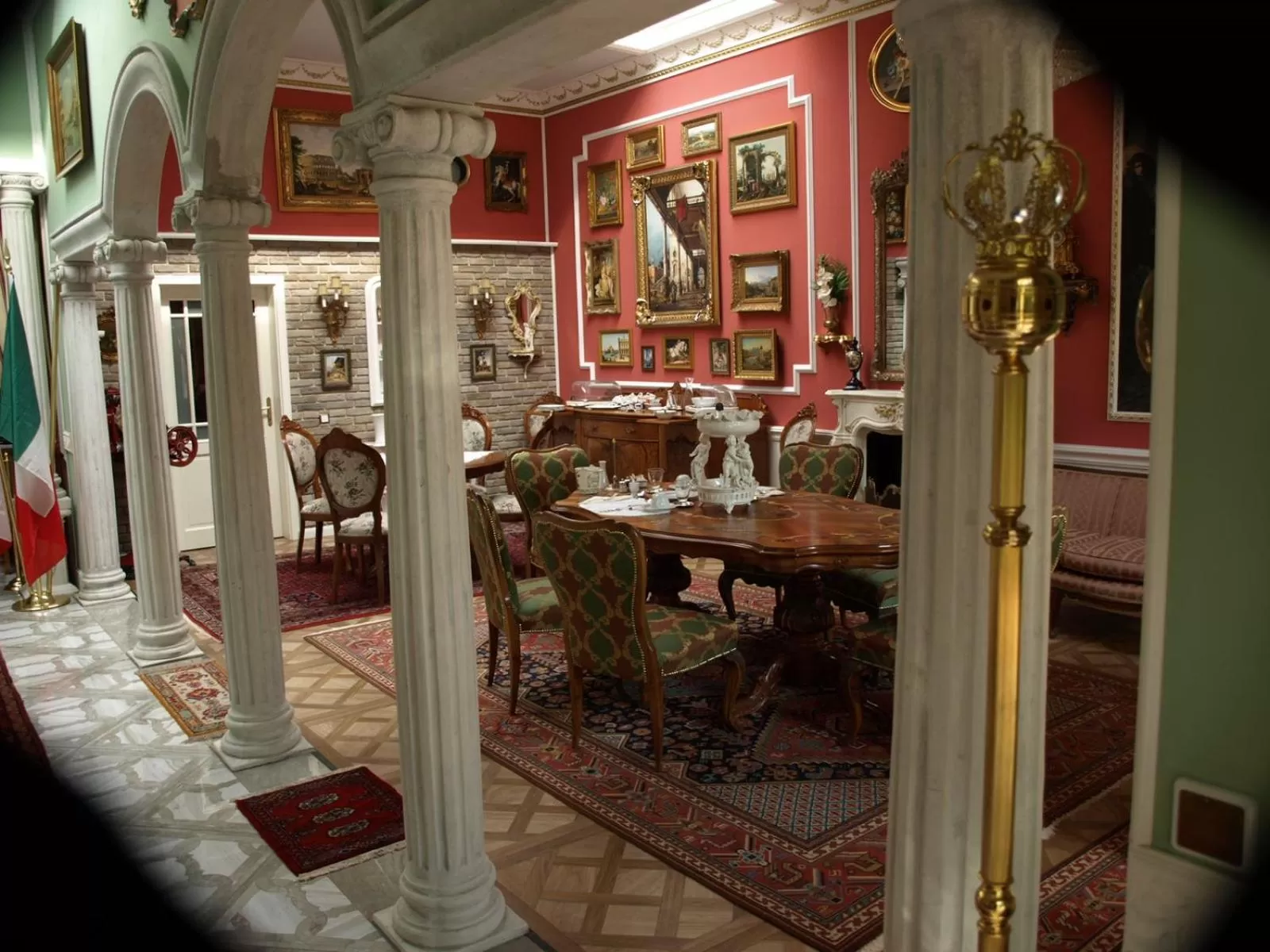 Restaurant/Places to Eat in Villa-Angelina