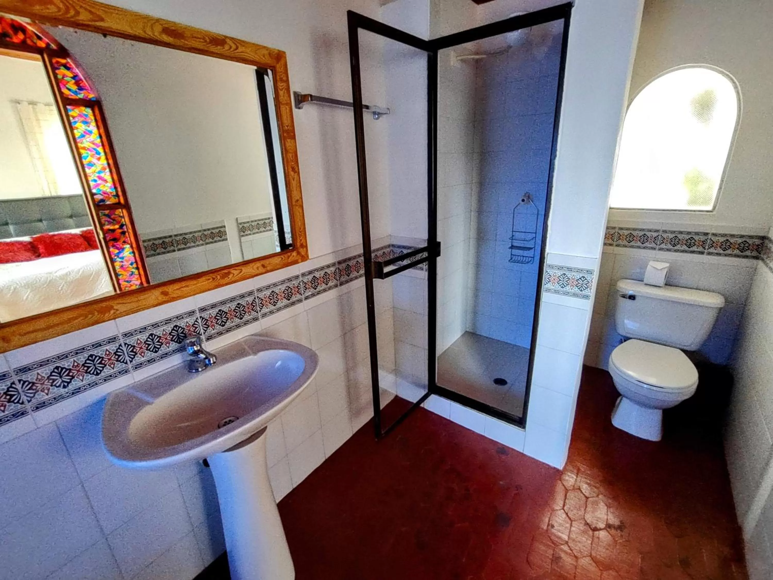 Shower, Bathroom in Refugio Génesis habitaciones Lago de Tota