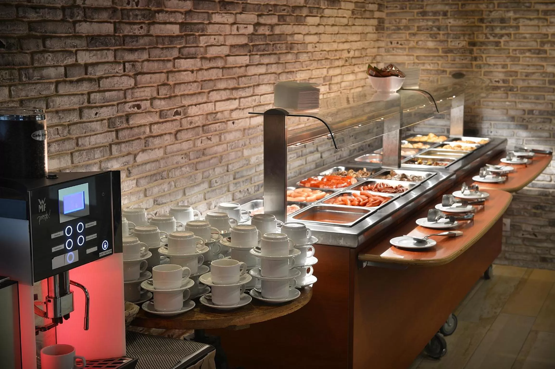 Buffet breakfast in Wilson Palace by LOFT