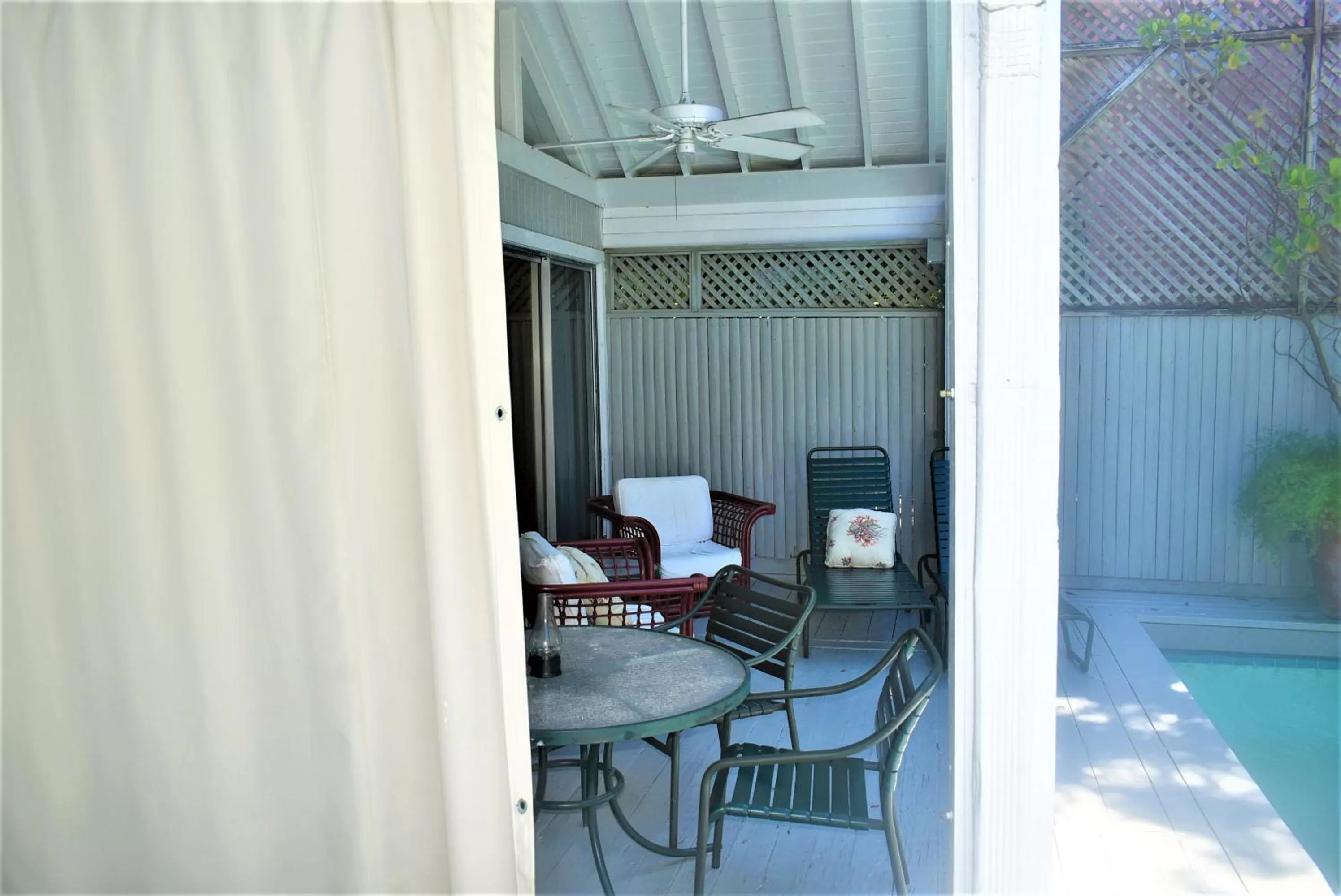 Patio in Simonton Court Historic Inn & Cottages