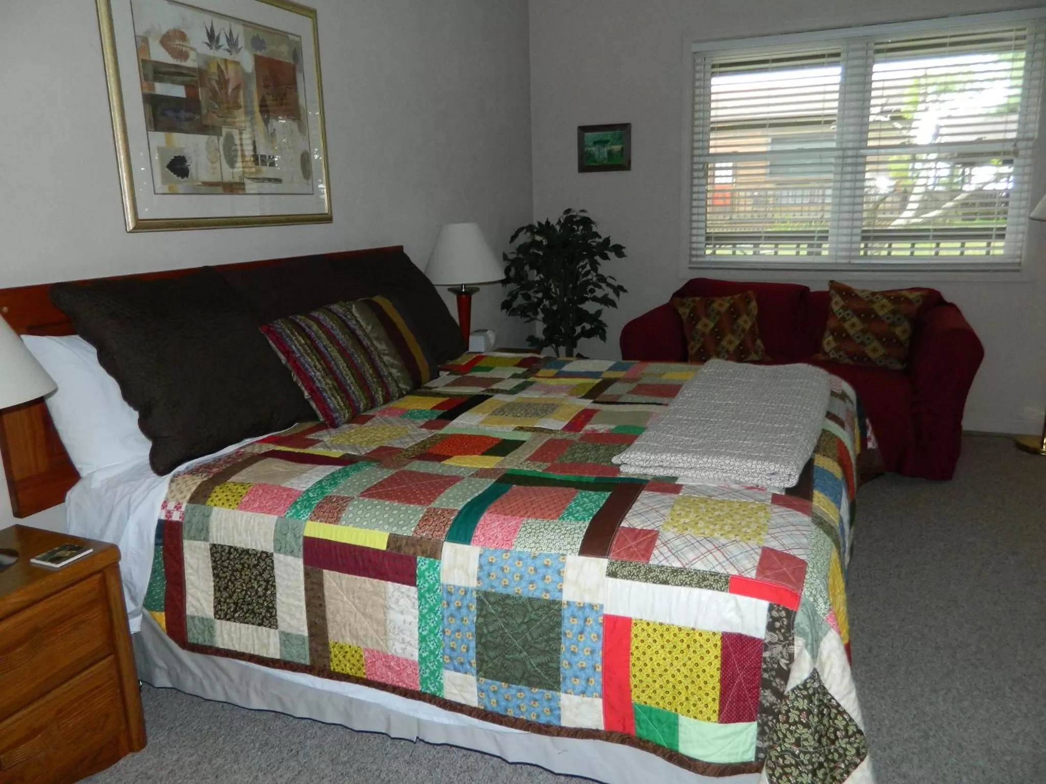 Bed in Bent Mountain Lodge Bed And Breakfast, Inc.