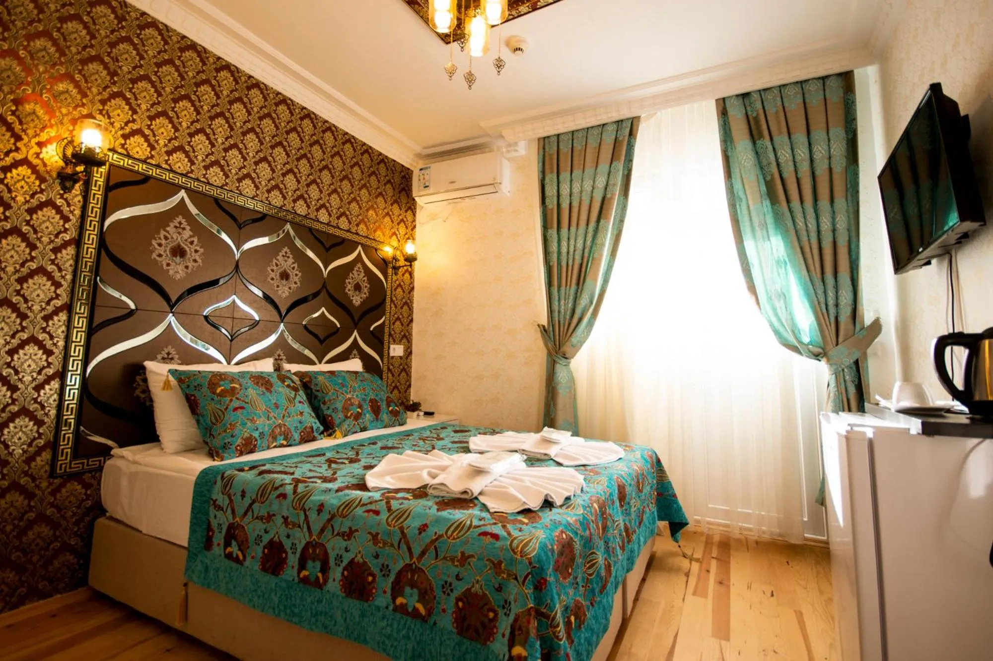 Bed in Paris Garden Hotel Istanbul