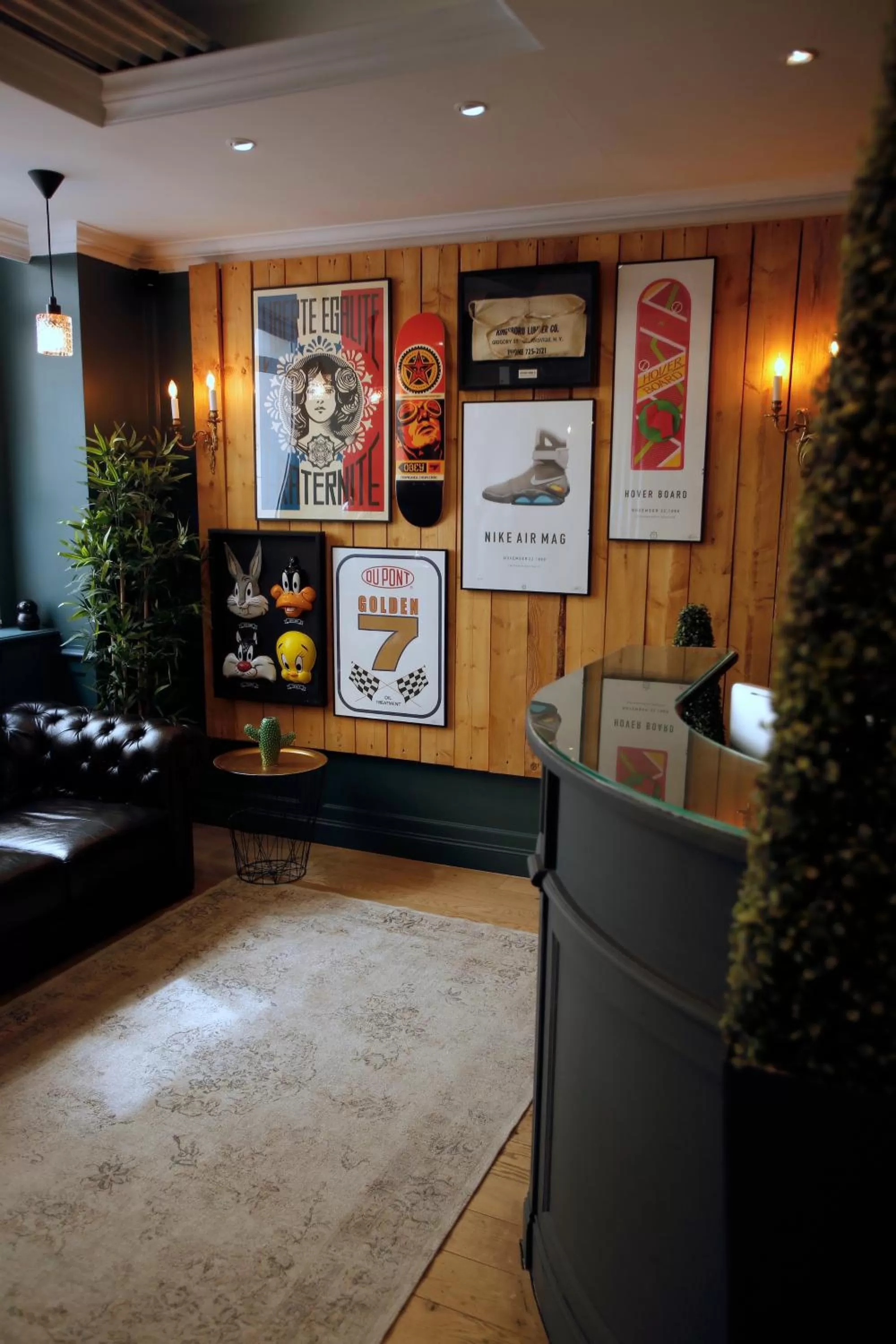 Decorative detail in Hôtel Etoile Trocadéro