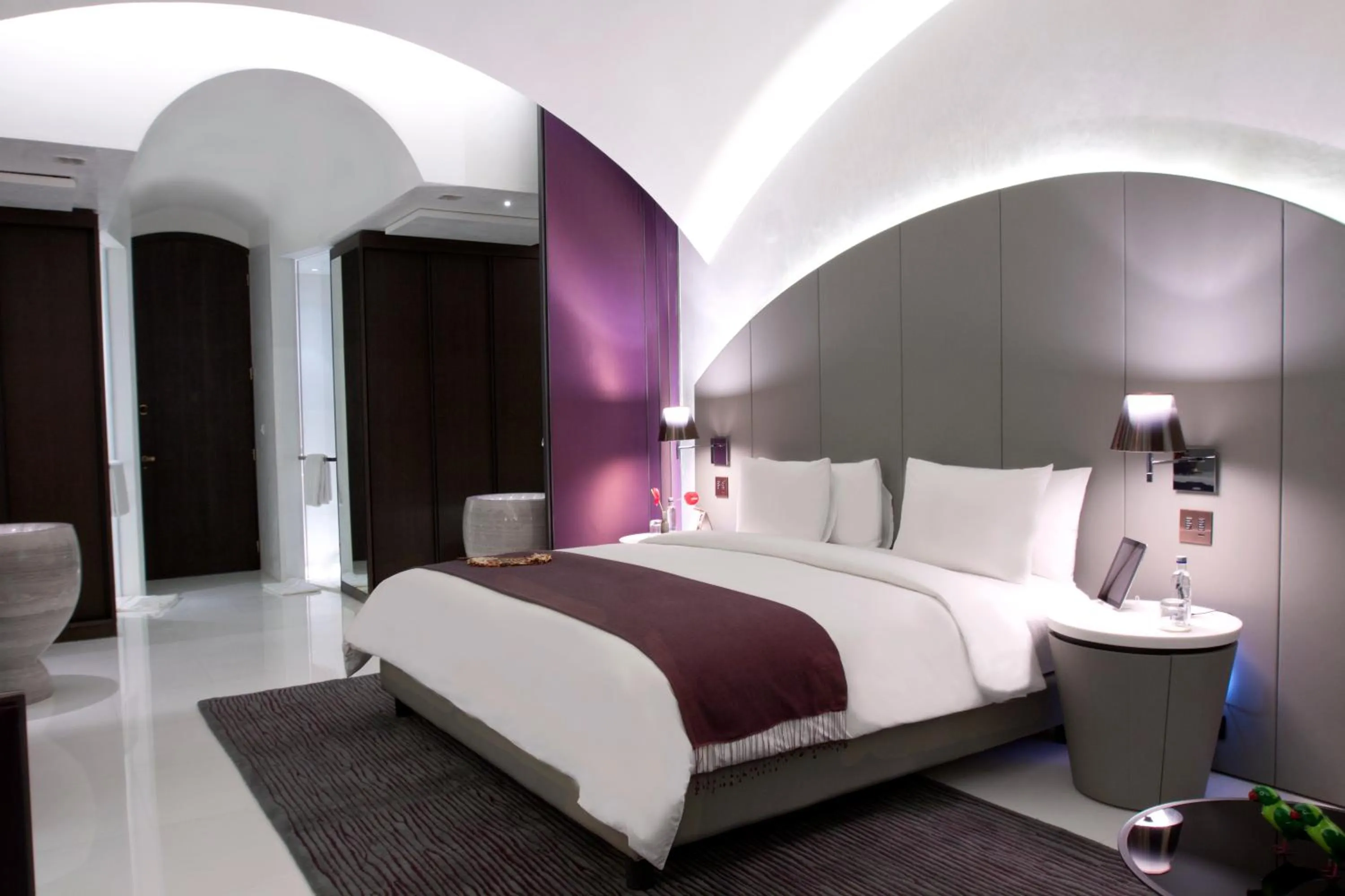 Photo of the whole room, Bed in The Roseate