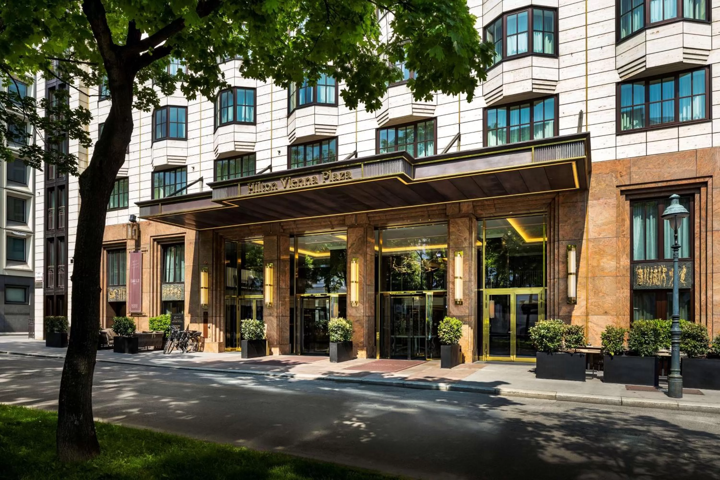 Property building in Hilton Vienna Plaza