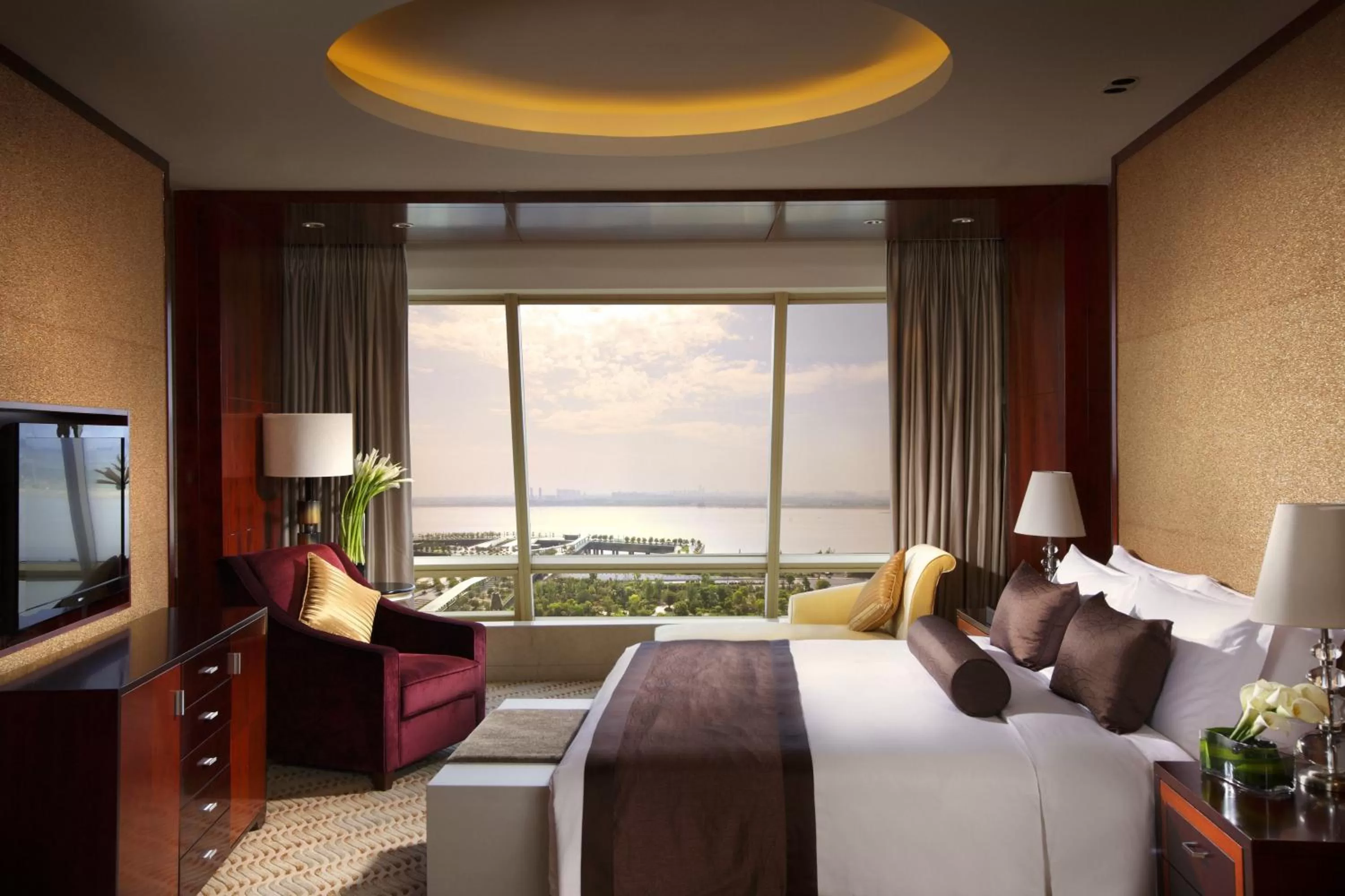 Photo of the whole room, Bed in InterContinental Hangzhou ICC by IHG