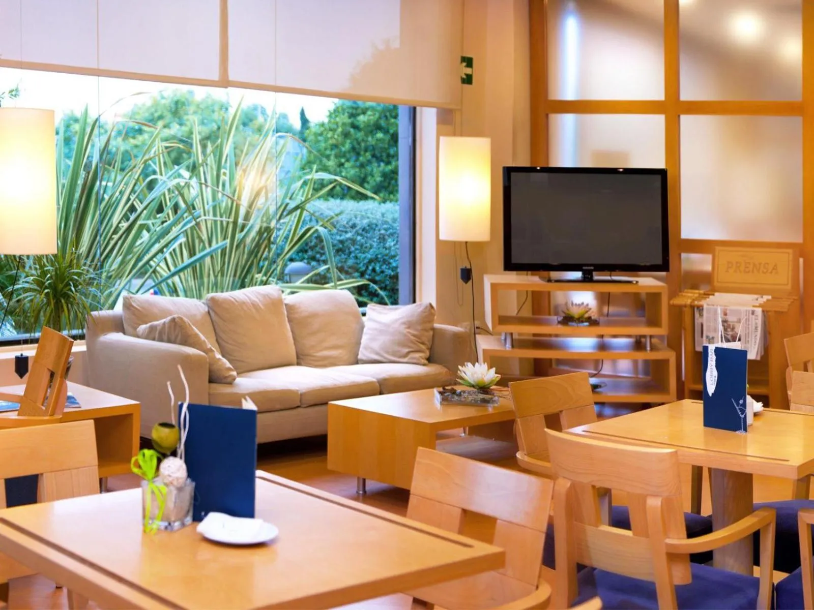 Communal lounge/ TV room in Flag Hotel Valencia