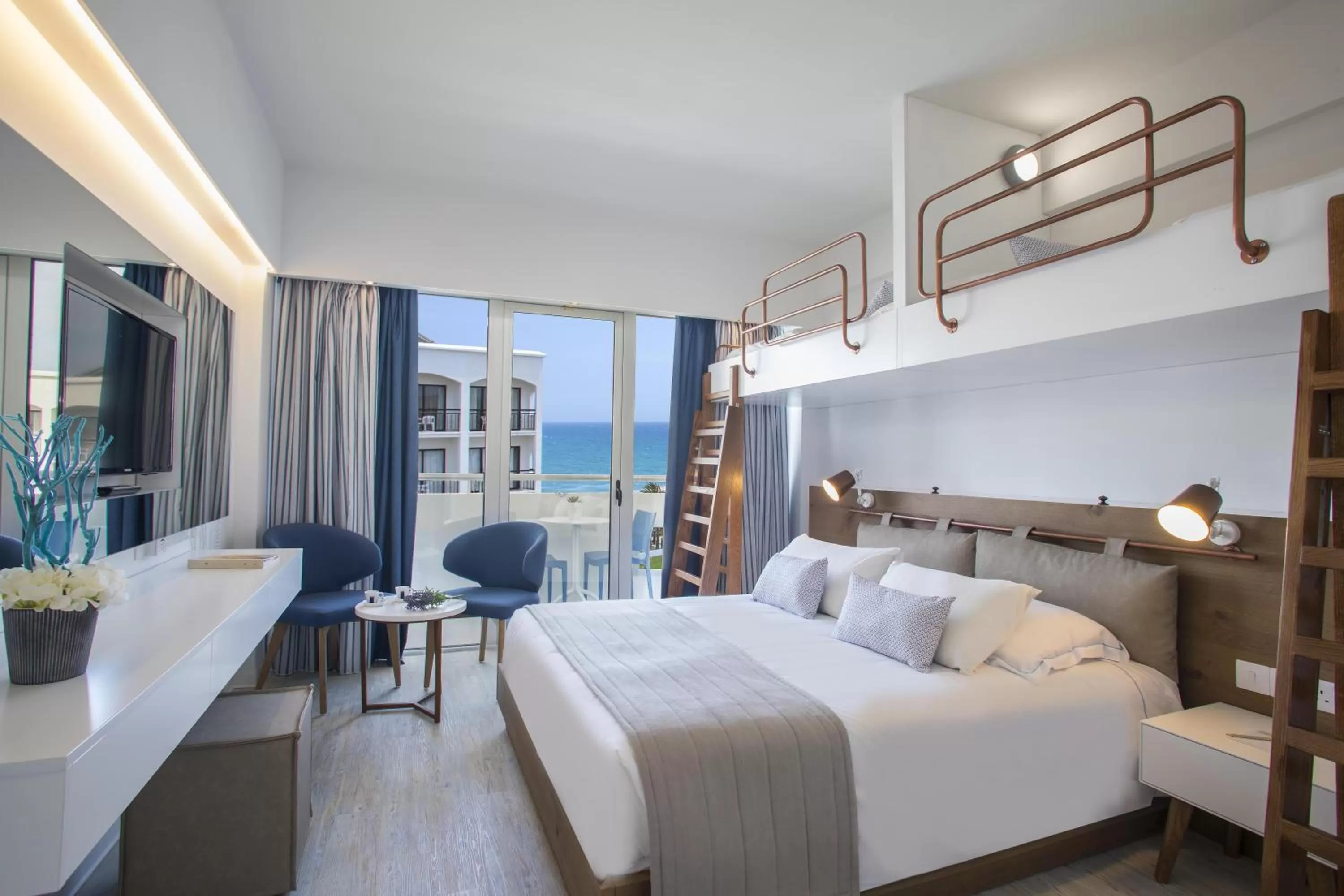 Bed in Lordos Beach Hotel & Spa