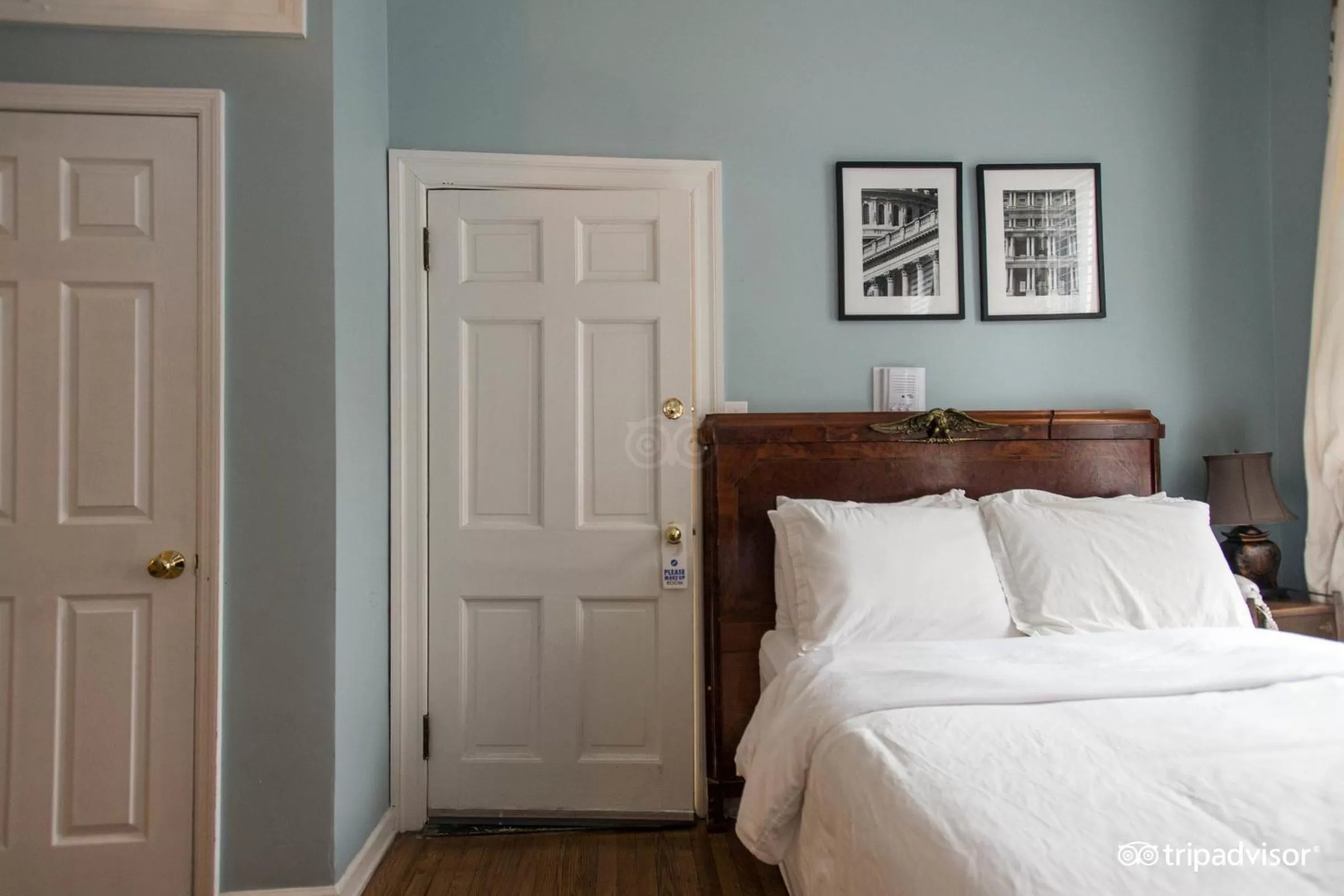 Bed in Incentra Village Hotel