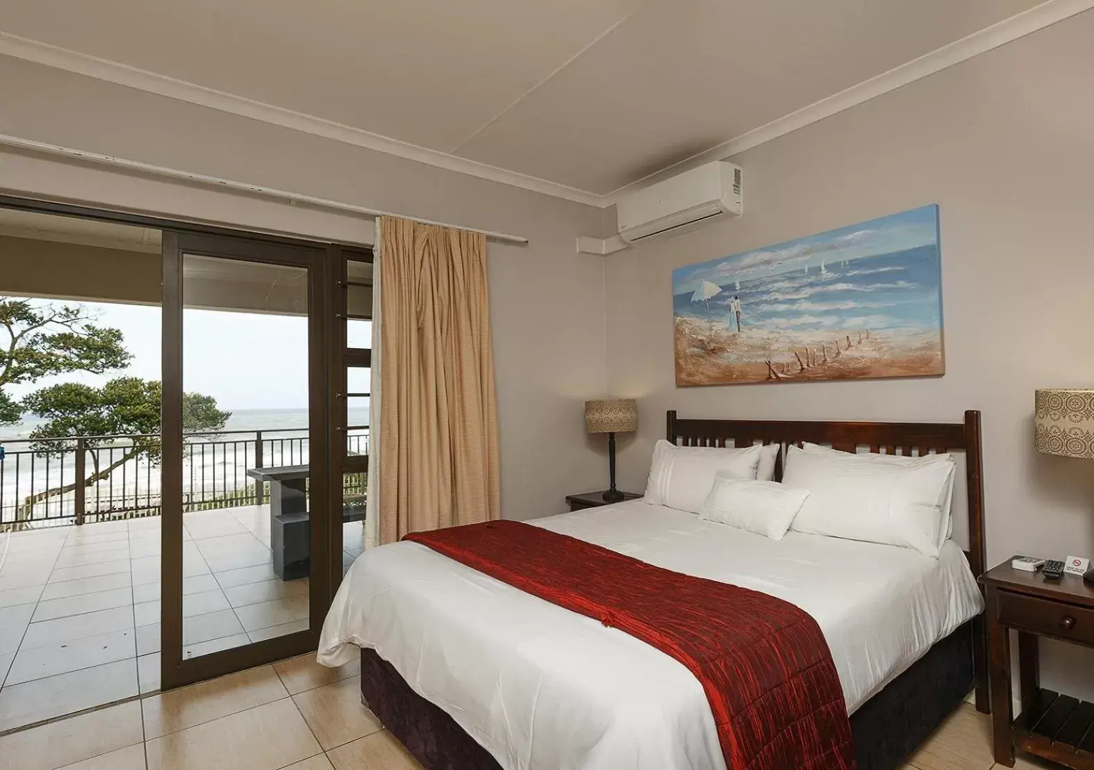 Double Room with Sea View in My Den Beachfront B&B and Self-Catering Double Room with Sea View in My Den Beachfront B&B and Self-Catering