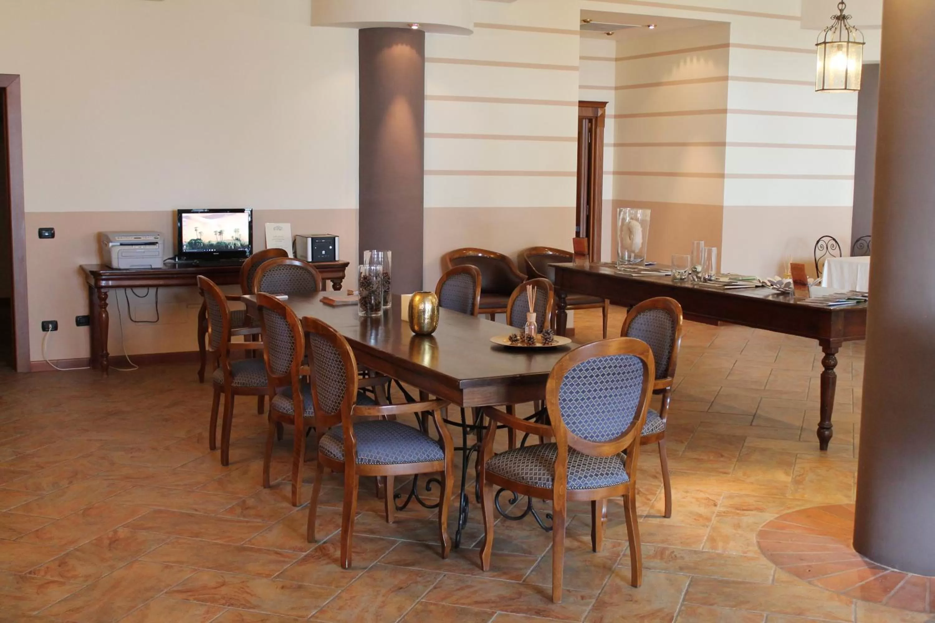 Restaurant/places to eat in Hotel Don Carlo