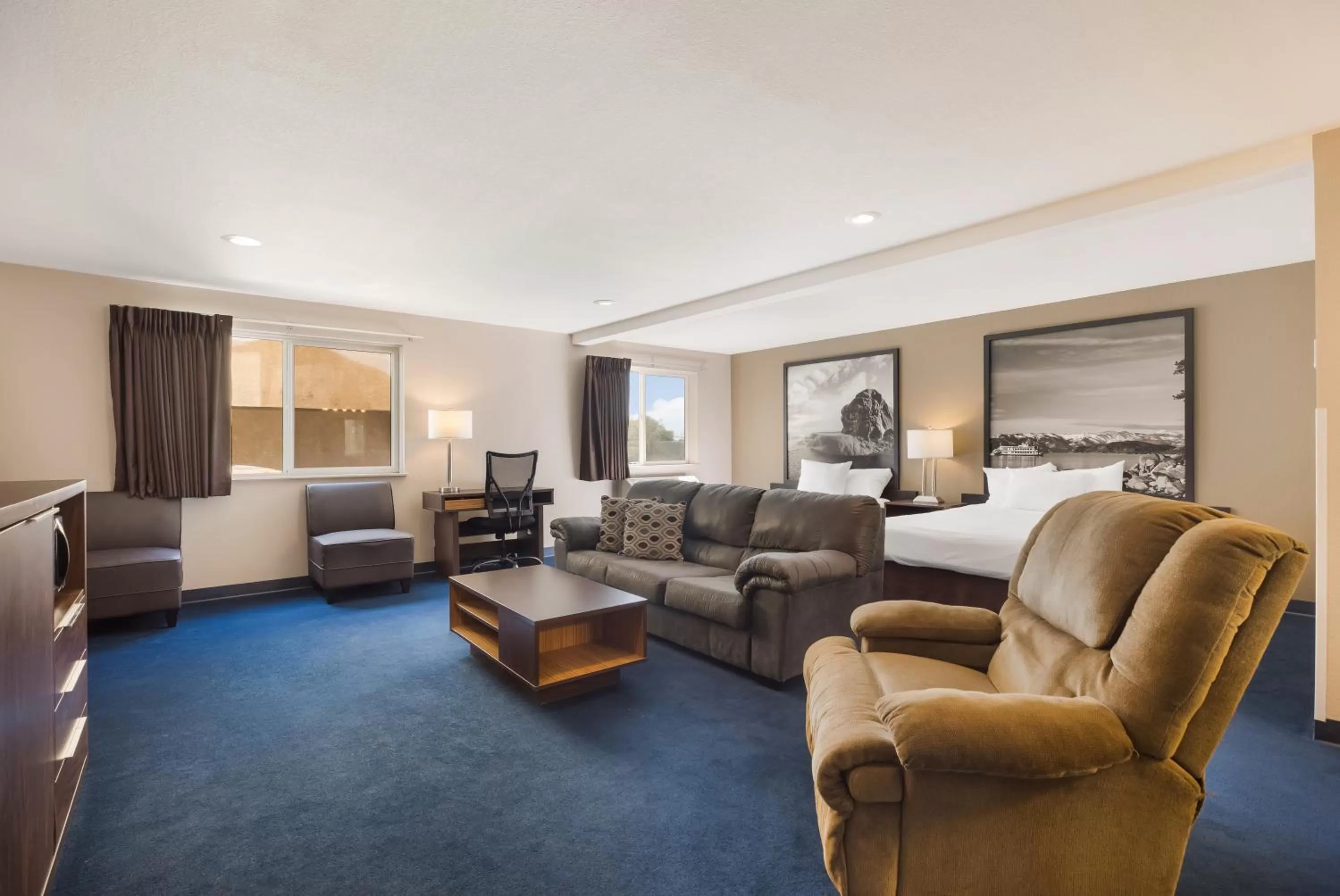 Seating area in Americas Best Value Inn Sparks