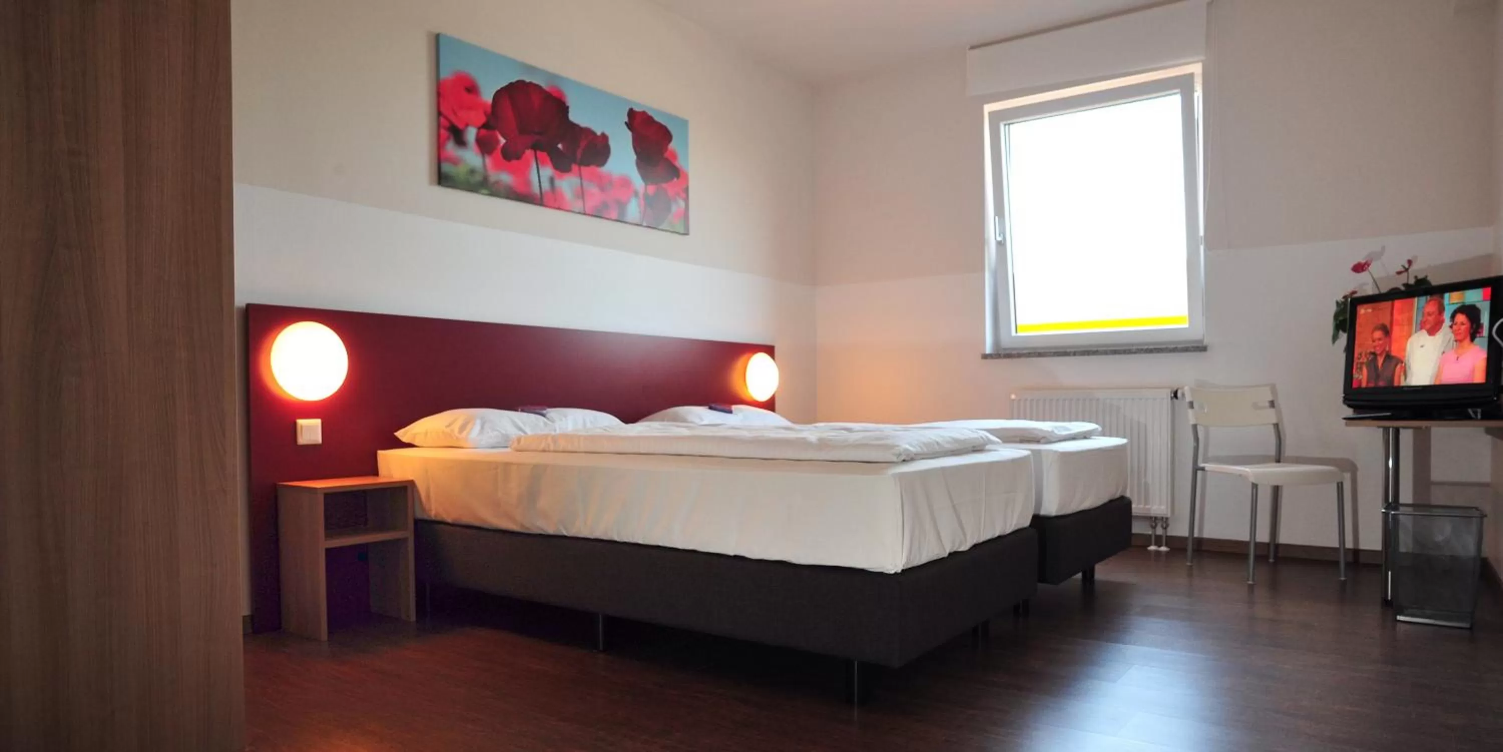 Day, Bed in Hotel Asbach-Bäumenheim