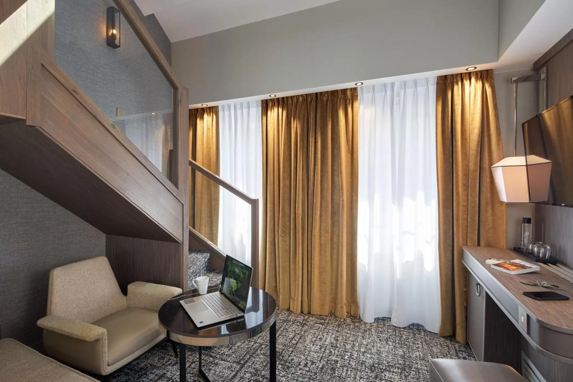 Living room in Hotel La Lanterne & Spa By Timhotel