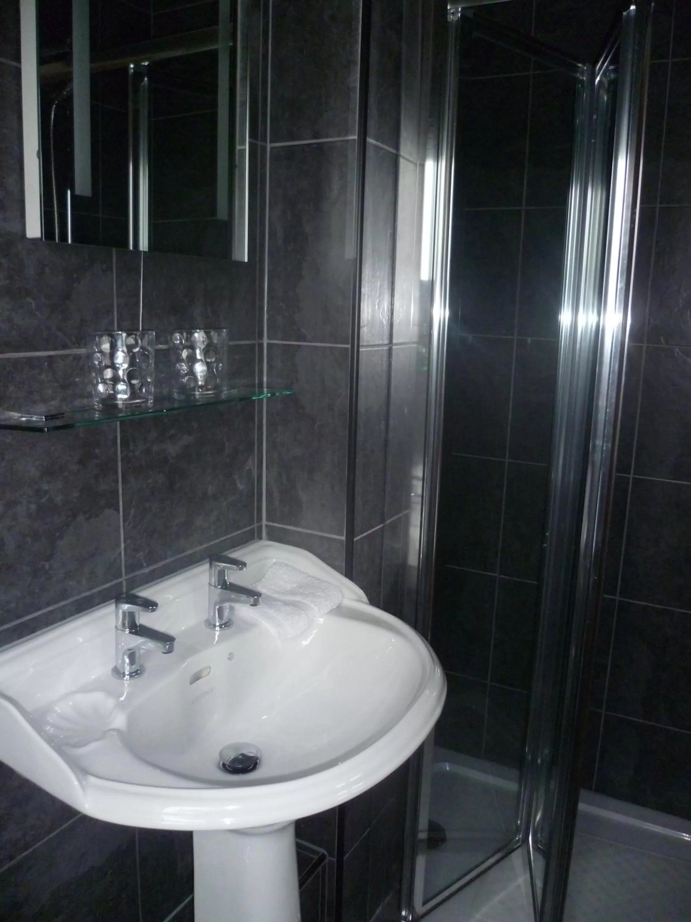 Shower in Moor View