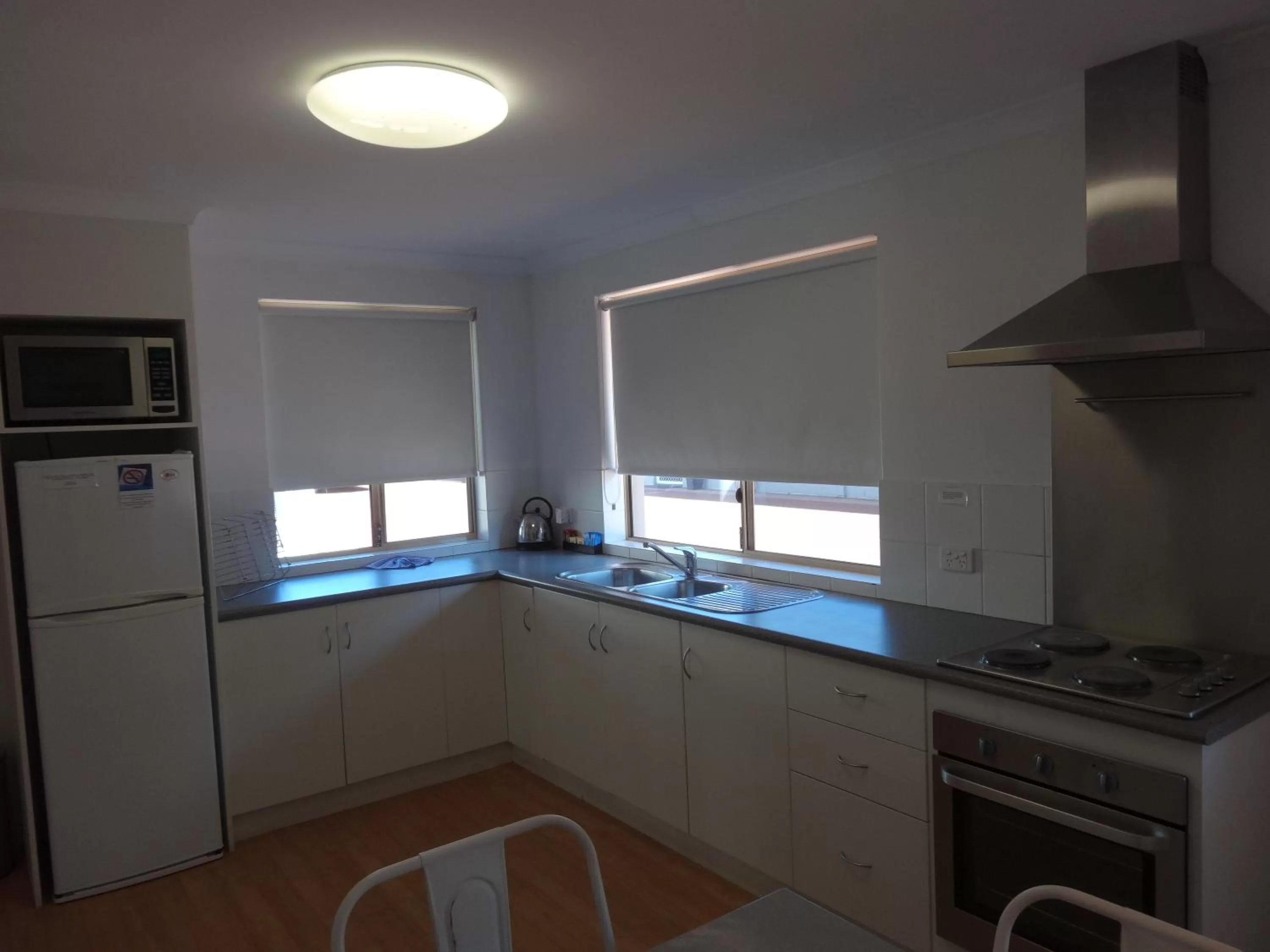 Kitchen or kitchenette, Kitchen/Kitchenette in Archipelago Apartments Esperance