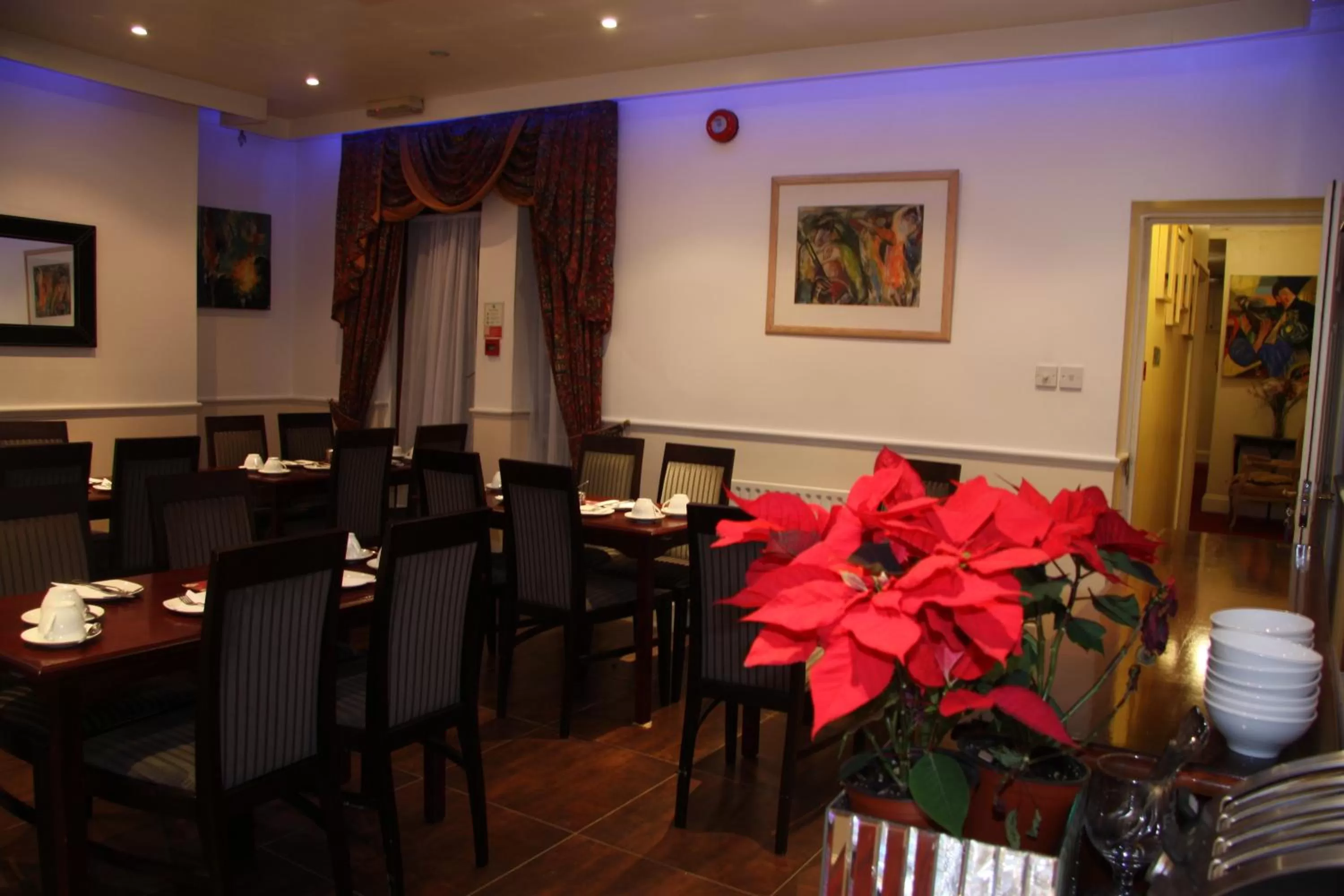 Restaurant/places to eat in KingswayPark Hotel at Park Avenue