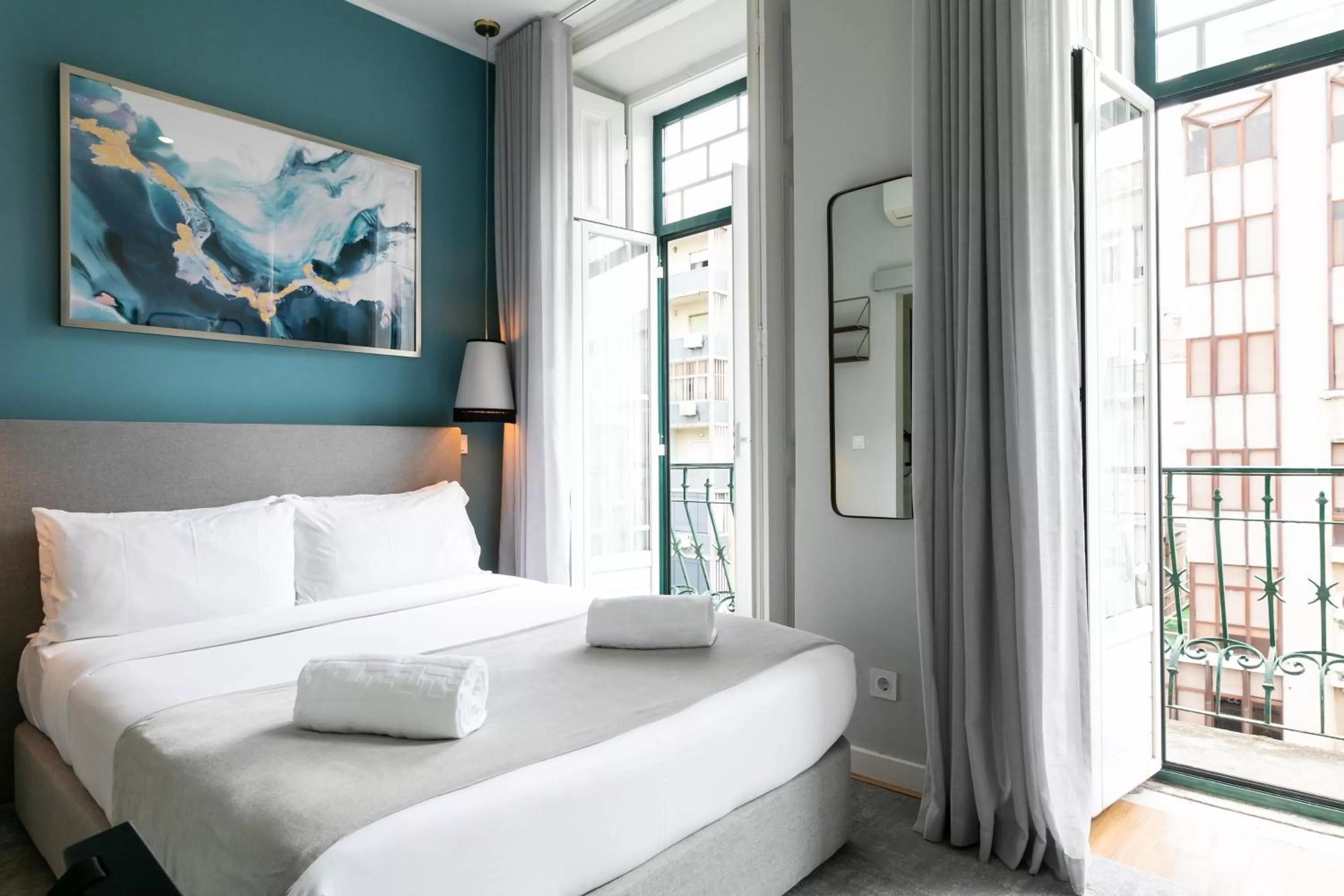 Bed in Lisboa 85 Suites & Apartments by RIDAN Hotels
