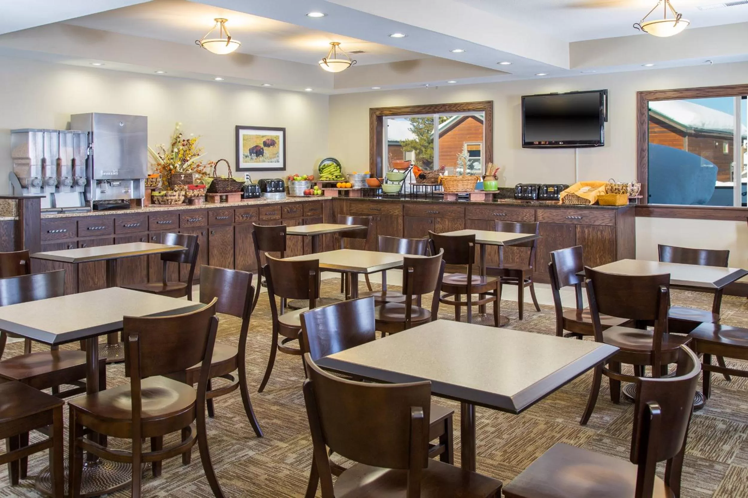 Restaurant/places to eat in Gray Wolf Inn & Suites