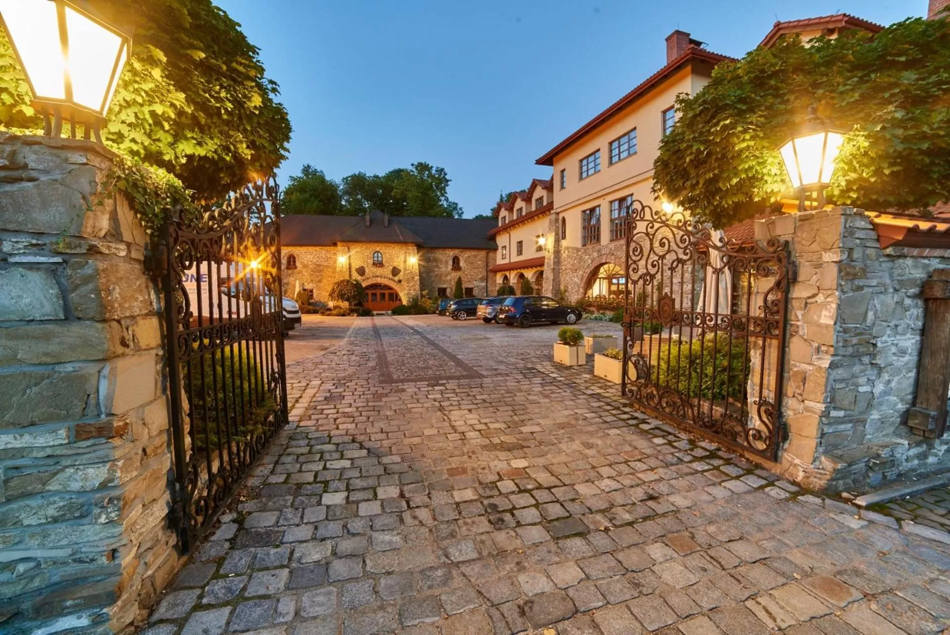 Property building in Folwark Stara Winiarnia