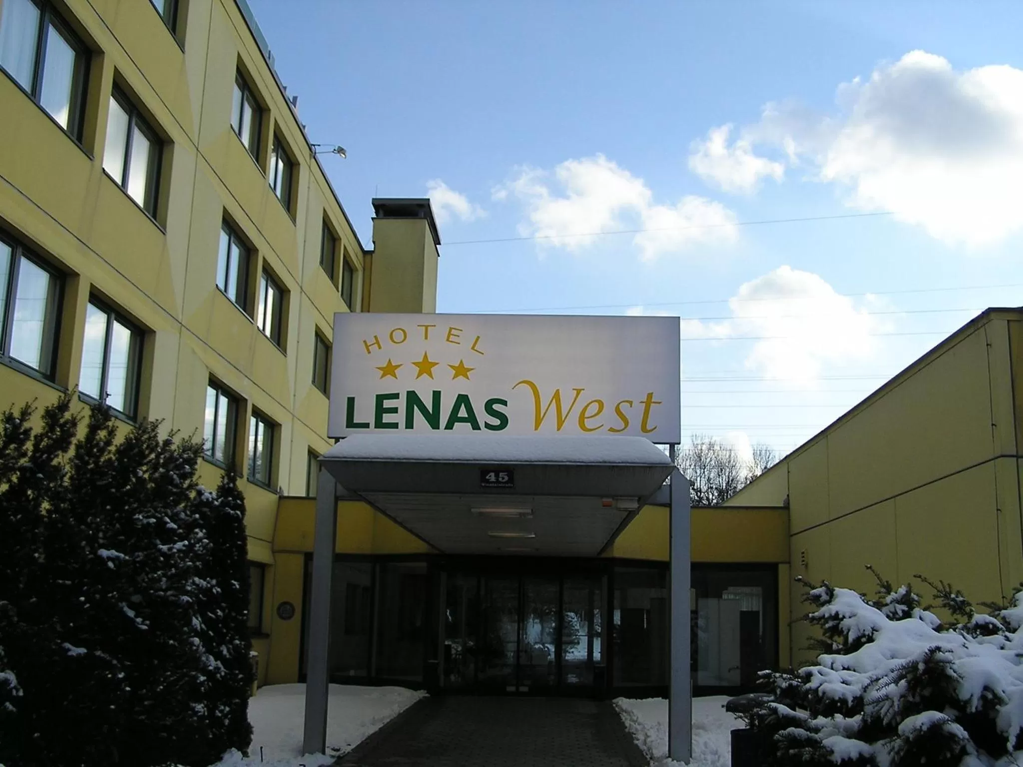 Facade/entrance, Property Building in Lenas West Hotel