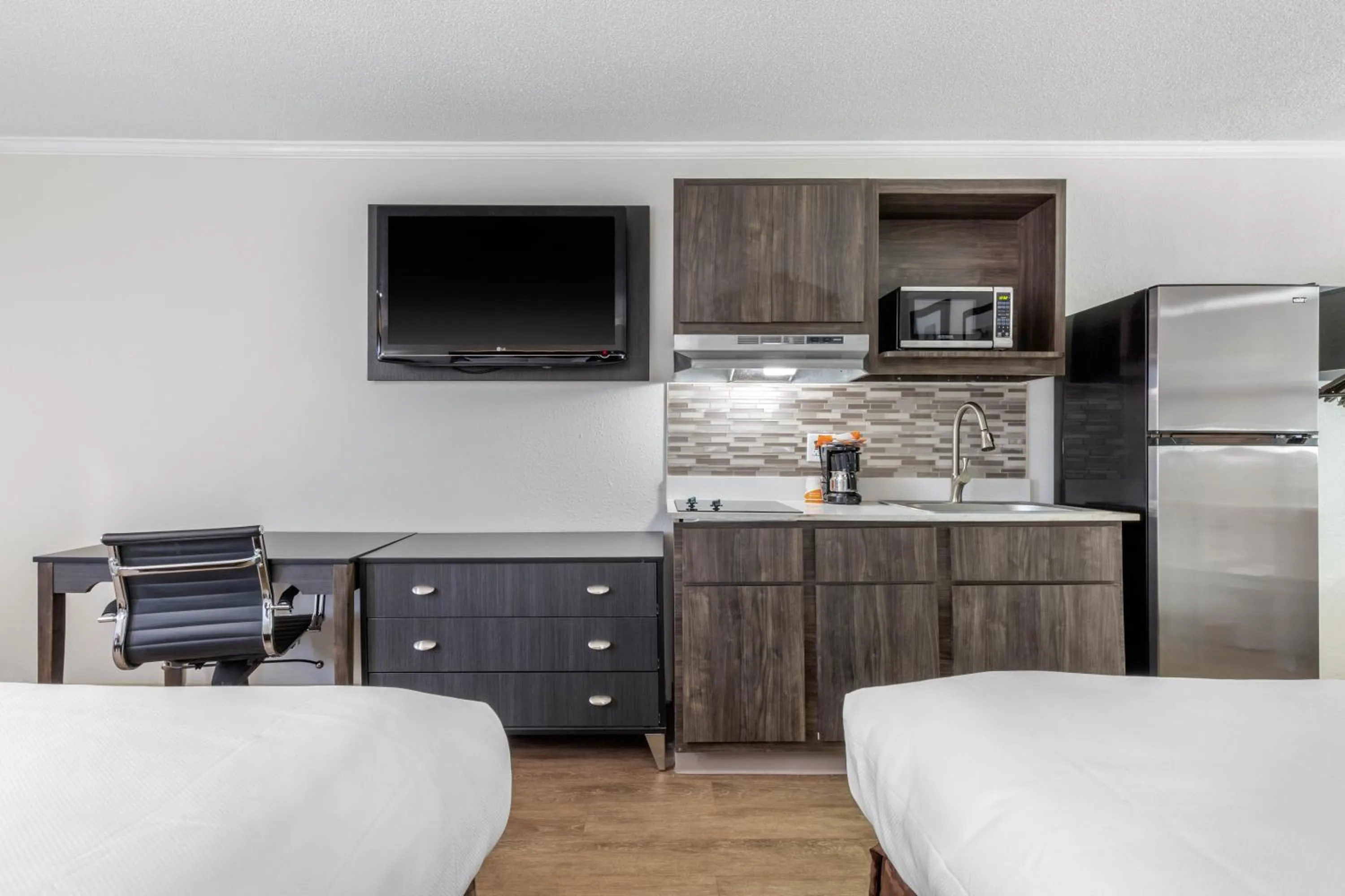 Queen Room with Two Queen Beds - Non-Smoking in Suburban Studios at the University