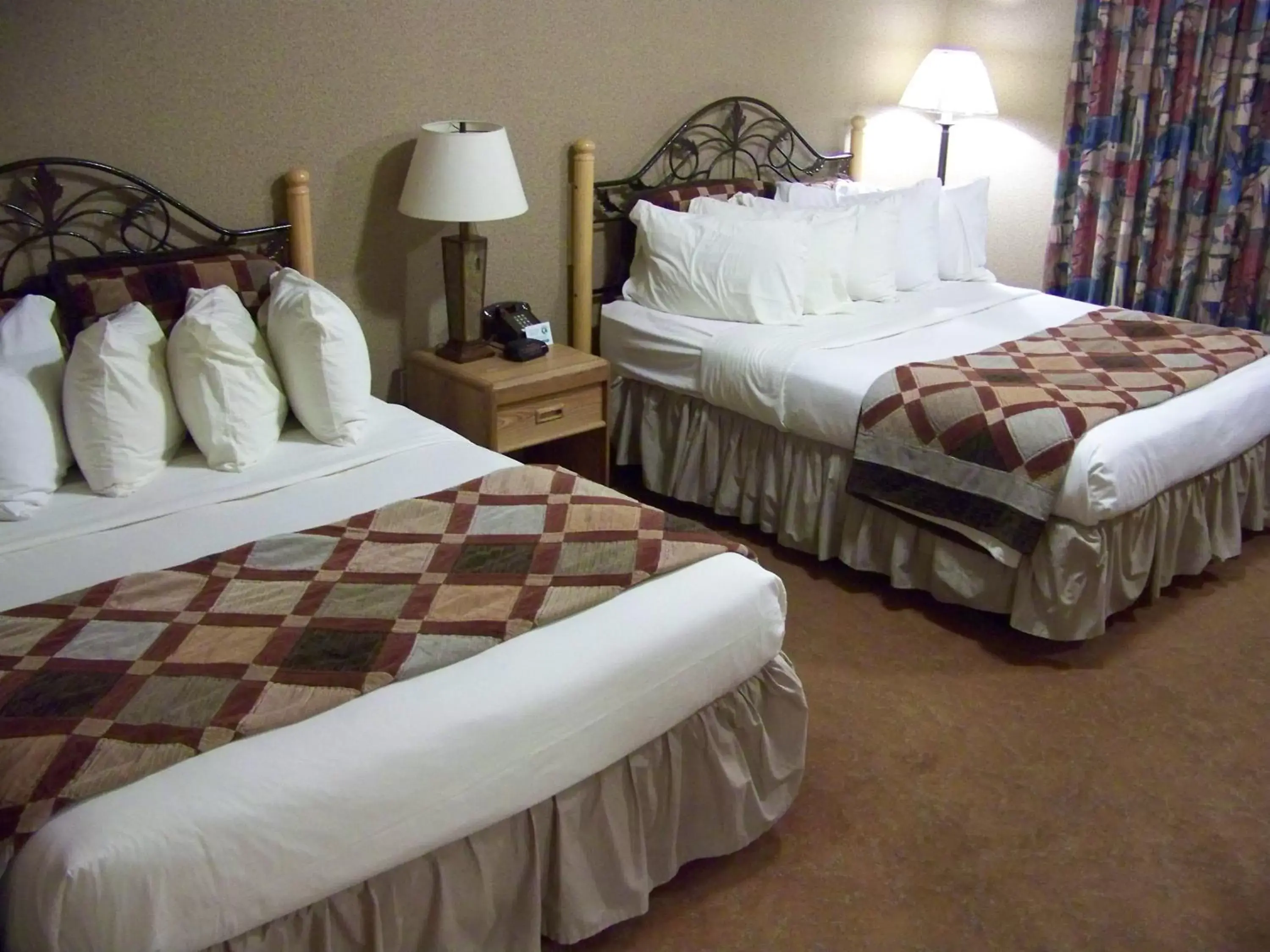 Standard Queen Room with Two Queen Beds in Clifty Inn Standard Queen Room with Two Queen Beds in Clifty Inn
