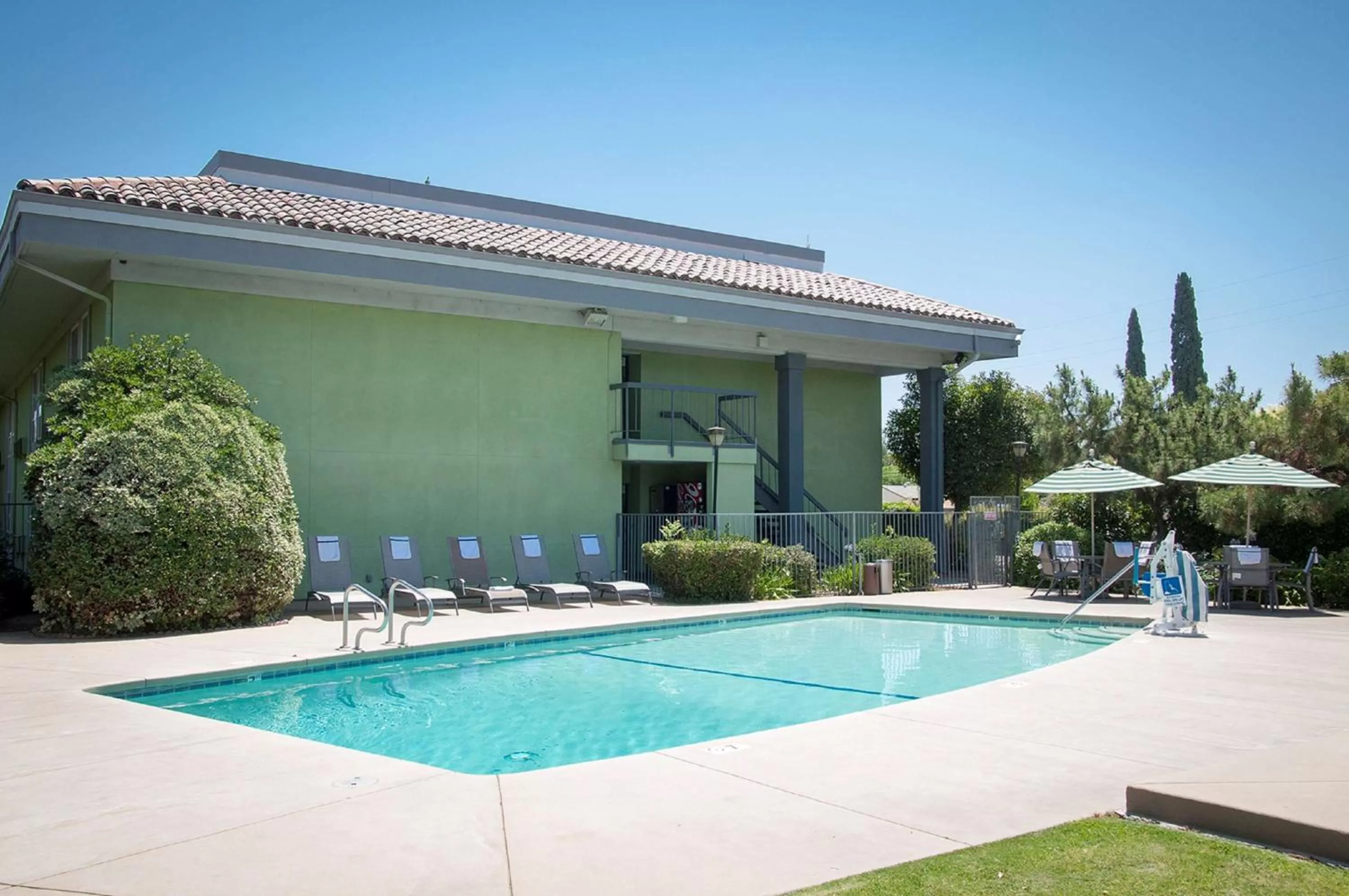 Patio in Best Western Village Inn