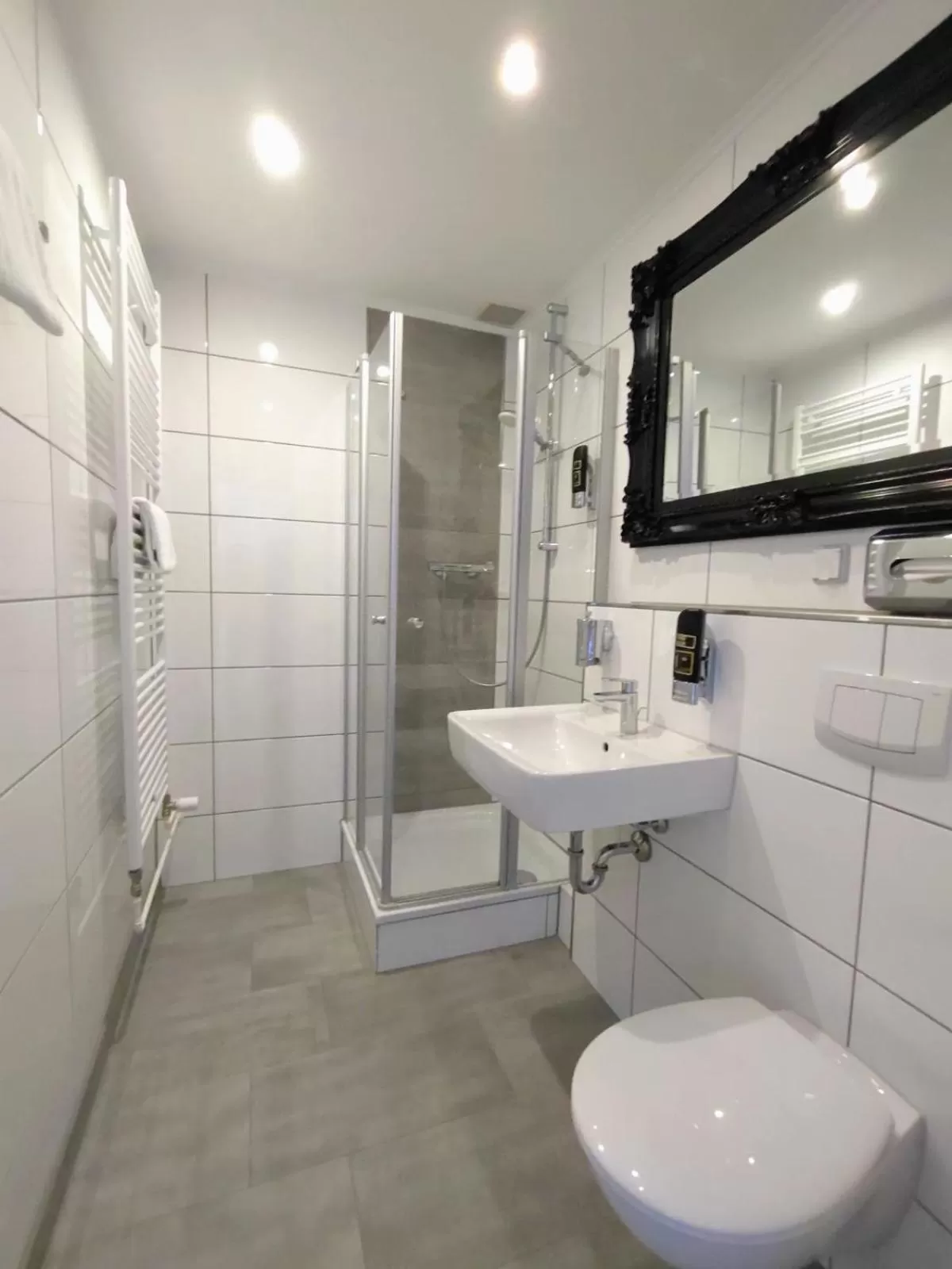 Shower in Les Nations