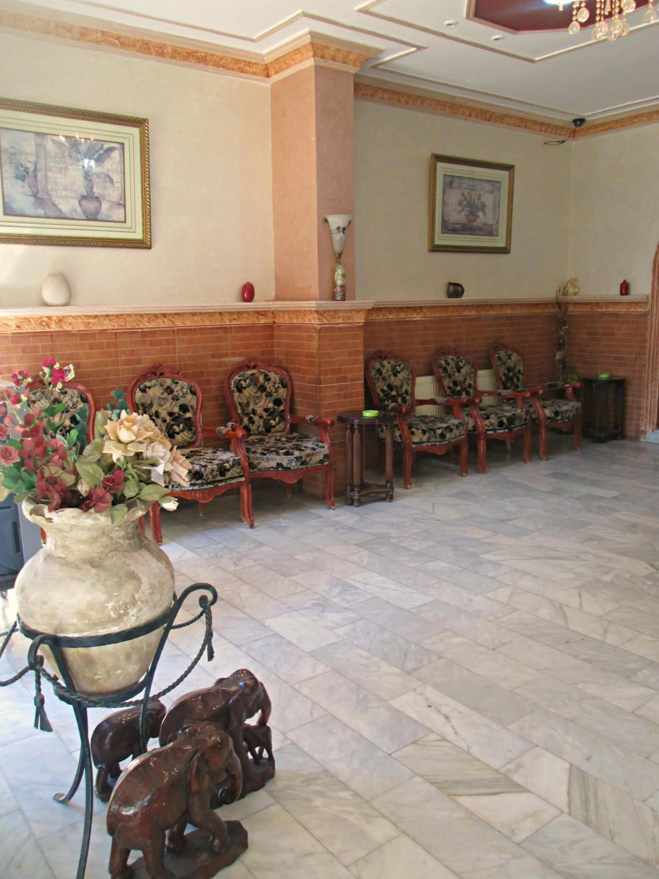 Facade/entrance in Sufara Hotel Suites