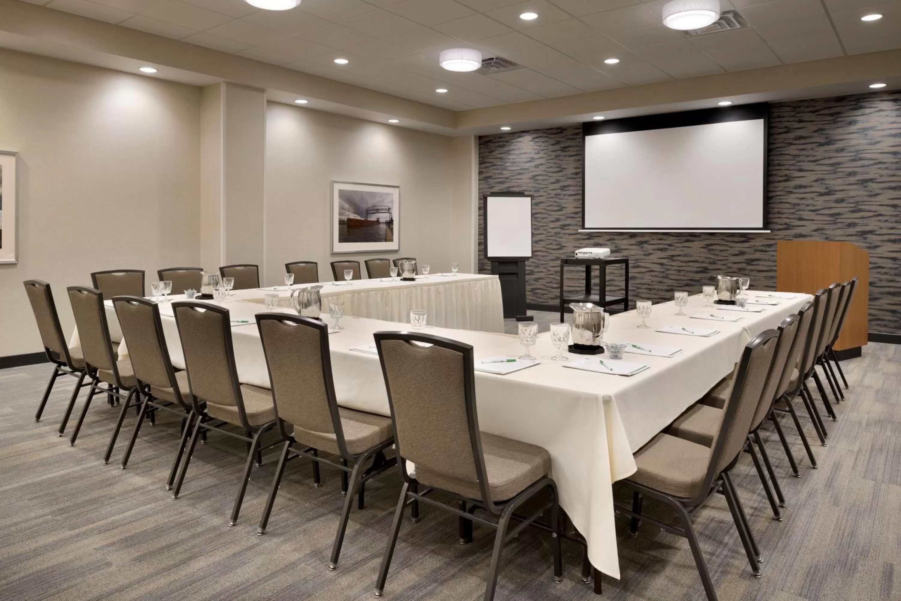 Meeting/conference room in Holiday Inn & Suites Duluth-Downtown by IHG