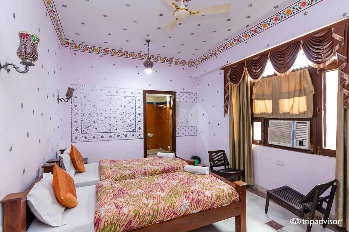 Bed in Rani Mahal Hotel