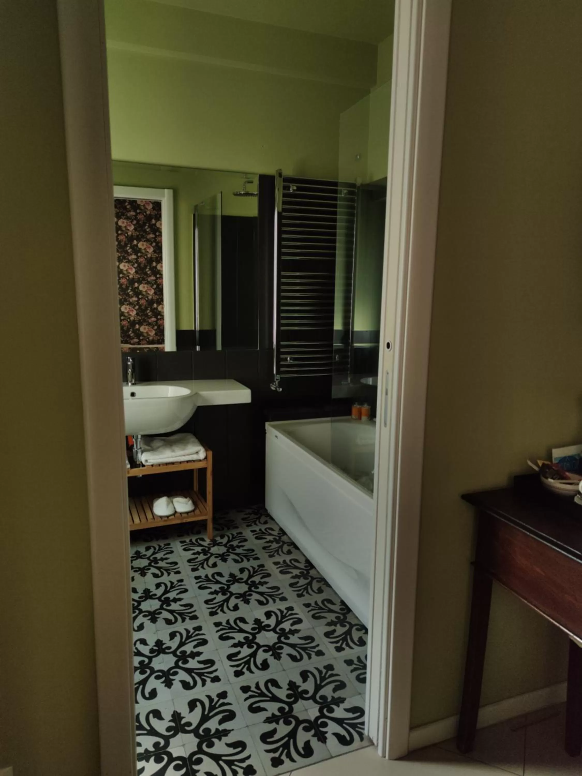 Bathroom, Bed in 120 Rodionoff Centro- Eleganza e Facilità di Accesso a Aeroporto e Spiaggia Mondello