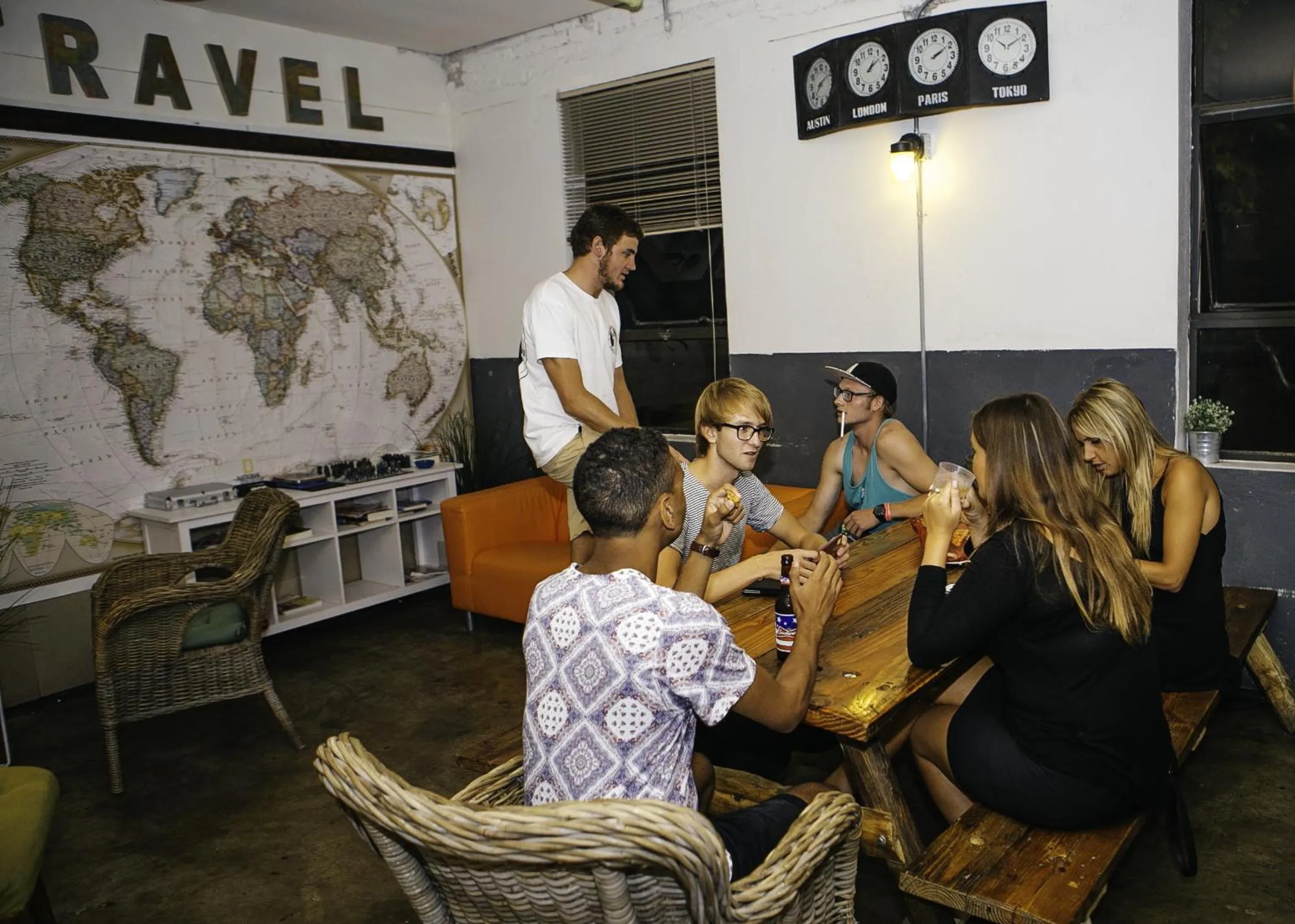 Lounge or bar in Firehouse Hostel