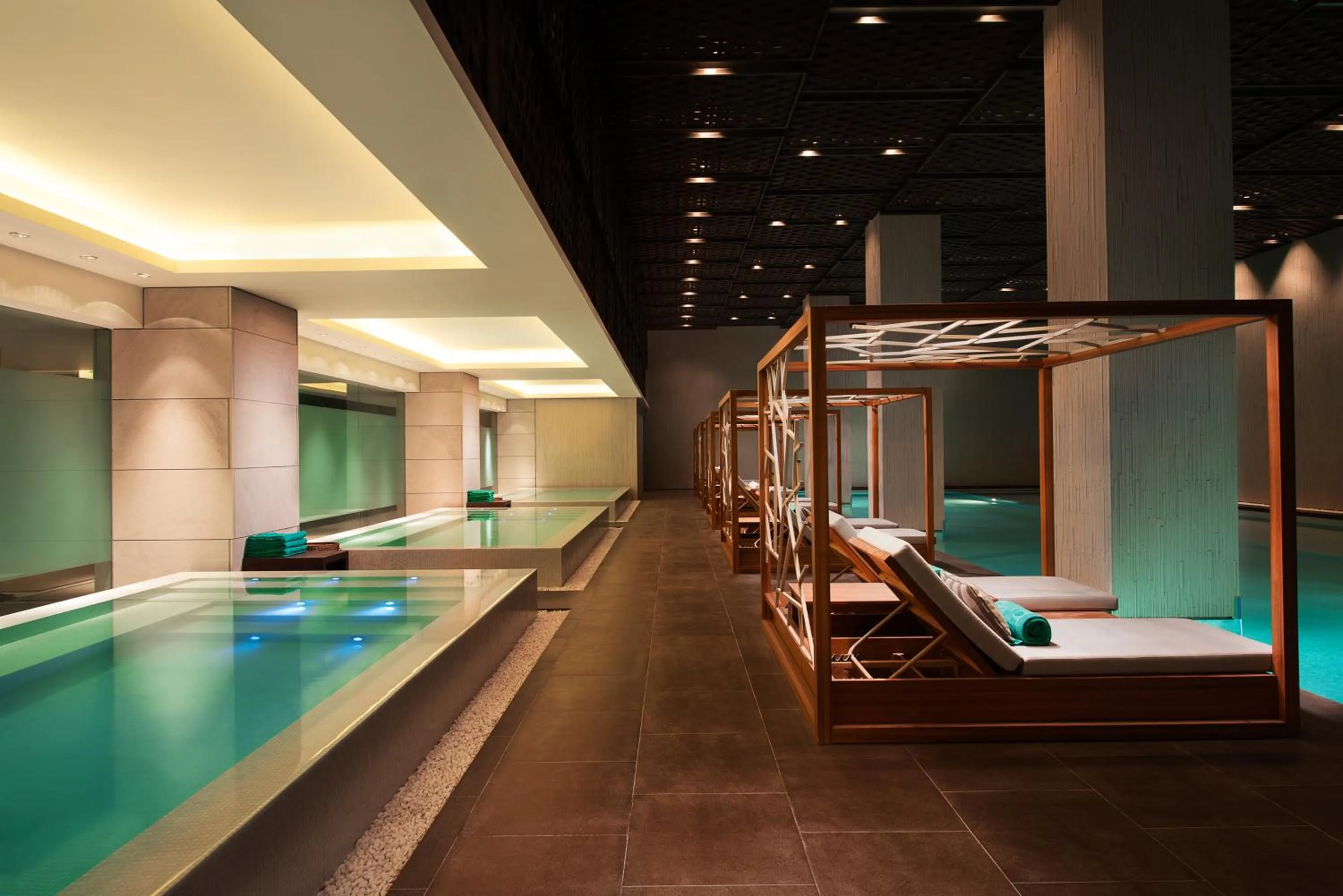Swimming pool in Banyantree Shanghai On the Bund - Tales rooftop bar boasts a jaw-dropping panoramic vista