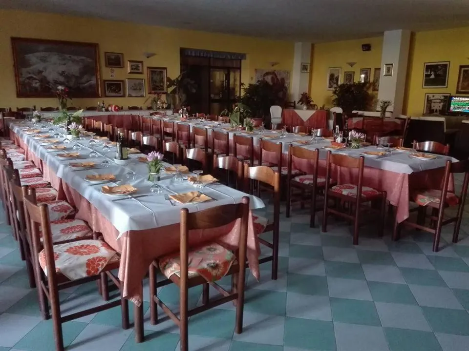 Restaurant/places to eat in Hotel Ebe